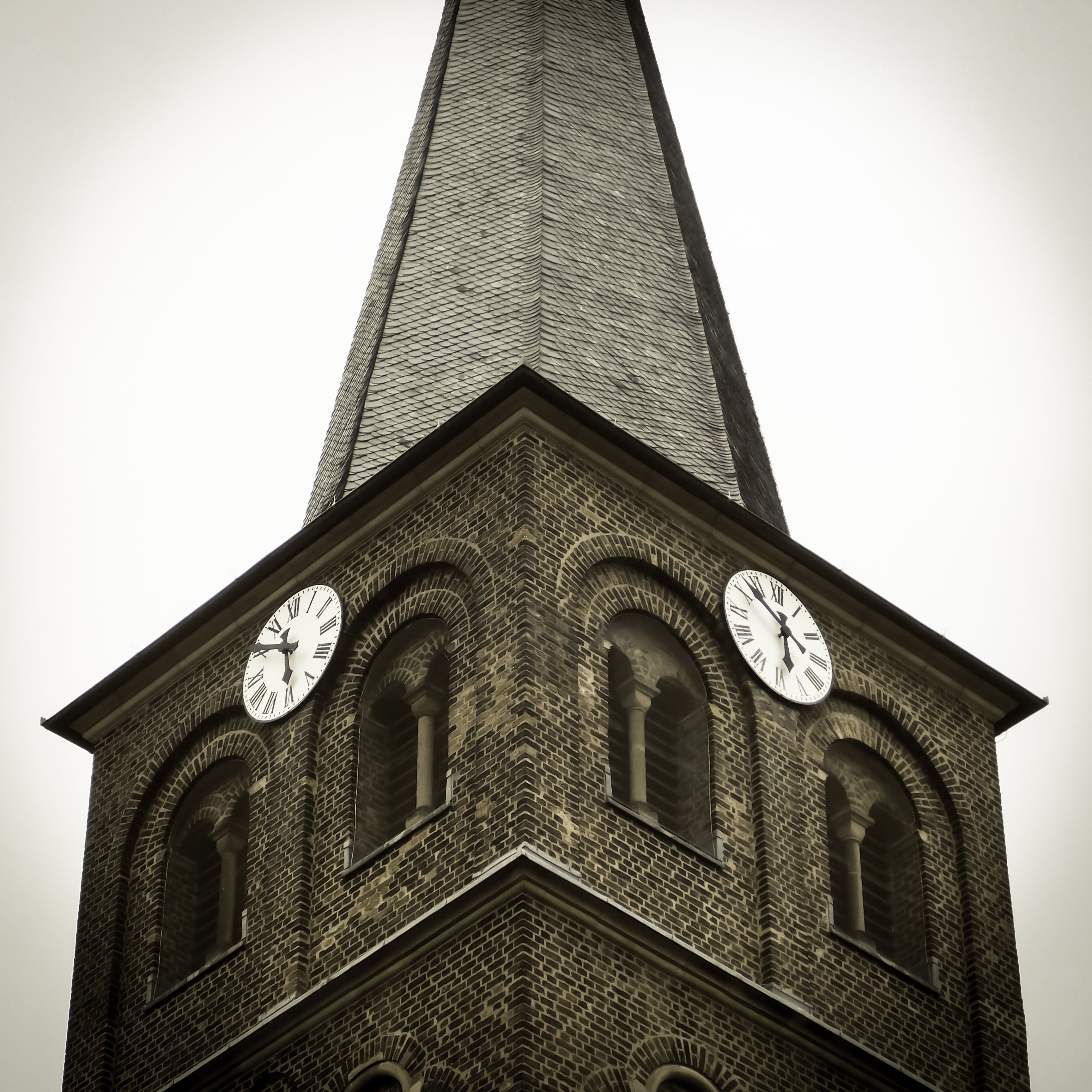 christianity, day, time of, clock tower, window, spirituality, sky, tower, clear sky, belief, no people, historically, architecture, hours, time, pointer, Phone HD Wallpaper