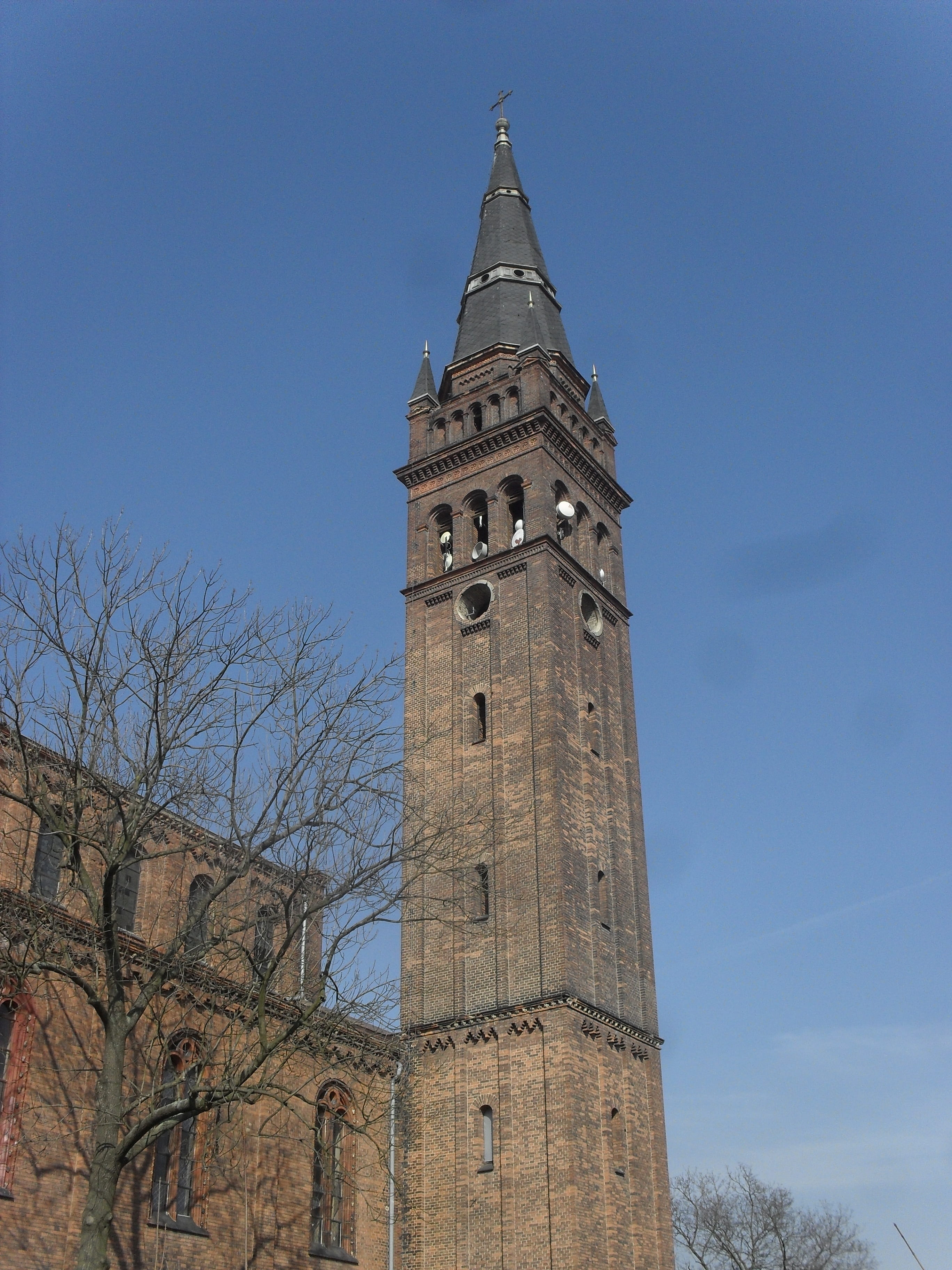 2K, view, low angle view, outdoors, history, architecture, Teplice, religion, clear sky, nature, tower, no people, Church, clock tower, tall - high, gothic style, Phone HD Wallpaper