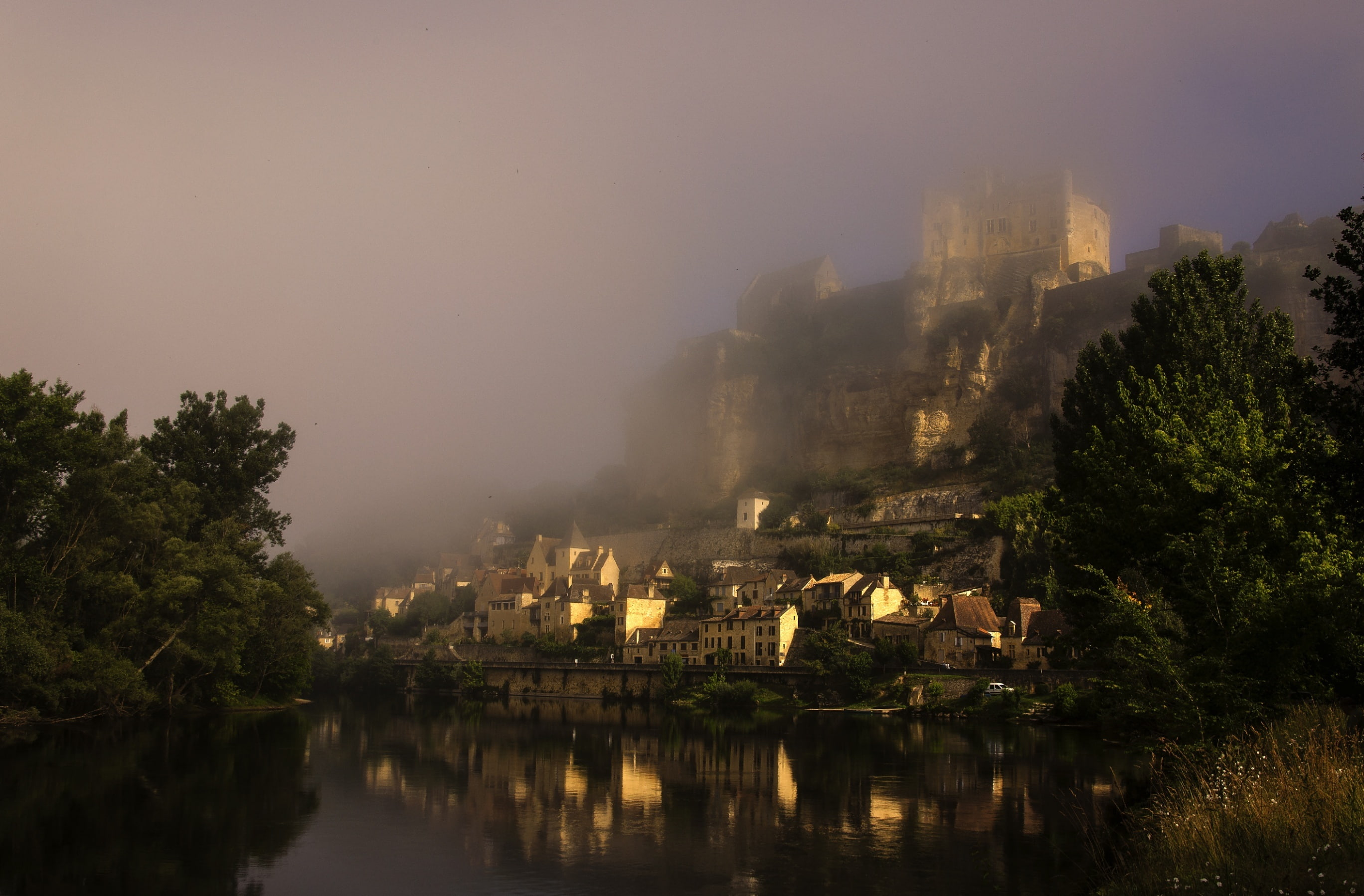 beynacetcazenac, brouillard, riviere, Dordogne, city, water, built structure, sky, building exterior, perigord, perigordnoir, nature, brume, cazenac, waterfront, HD Wallpaper