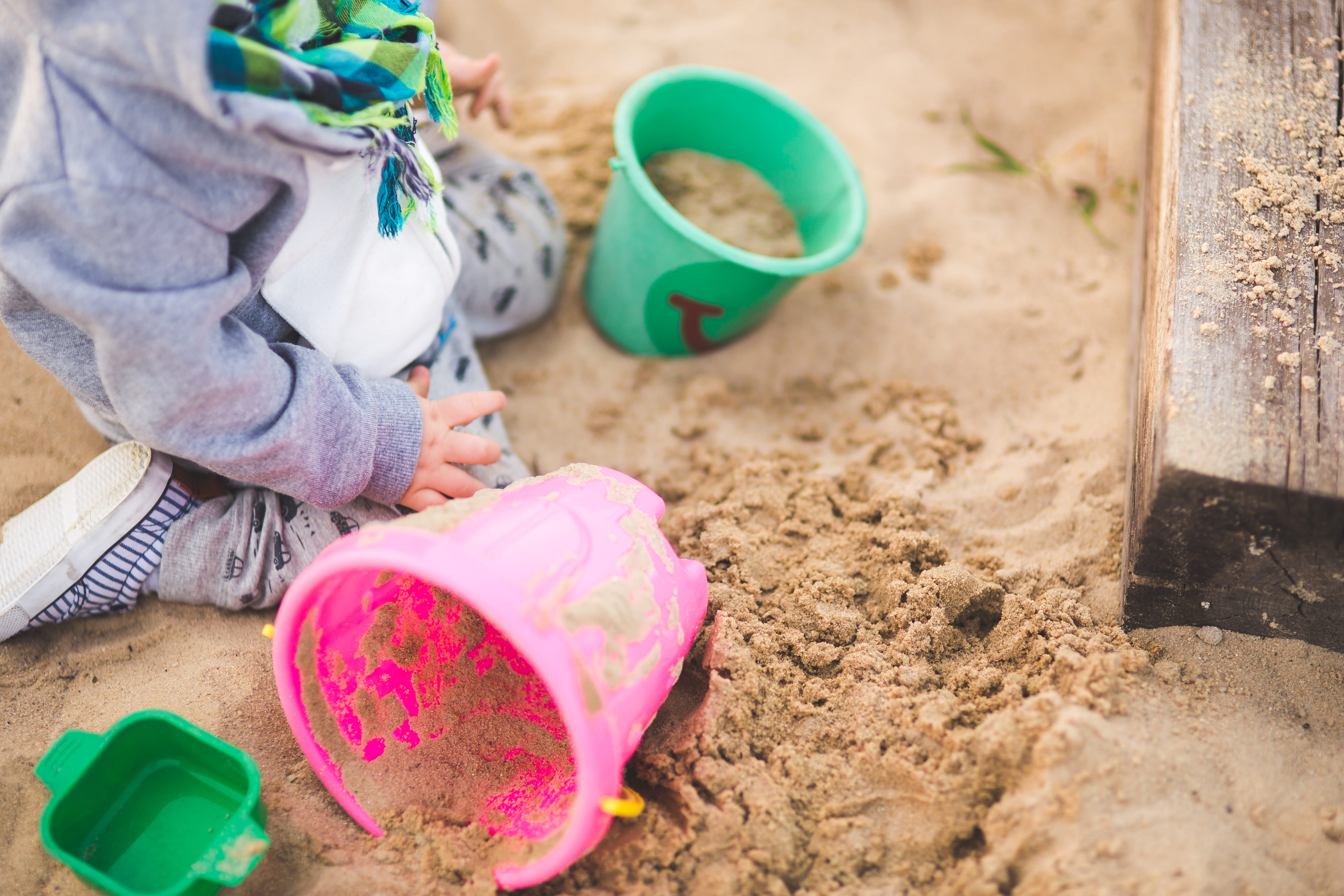 toys, play, pink color, 5K, playing, one person, gardening, lifestyles, sand, fun, outside, innocence, land, high angle view, outdoors, sand pail and shovel, HD Wallpaper