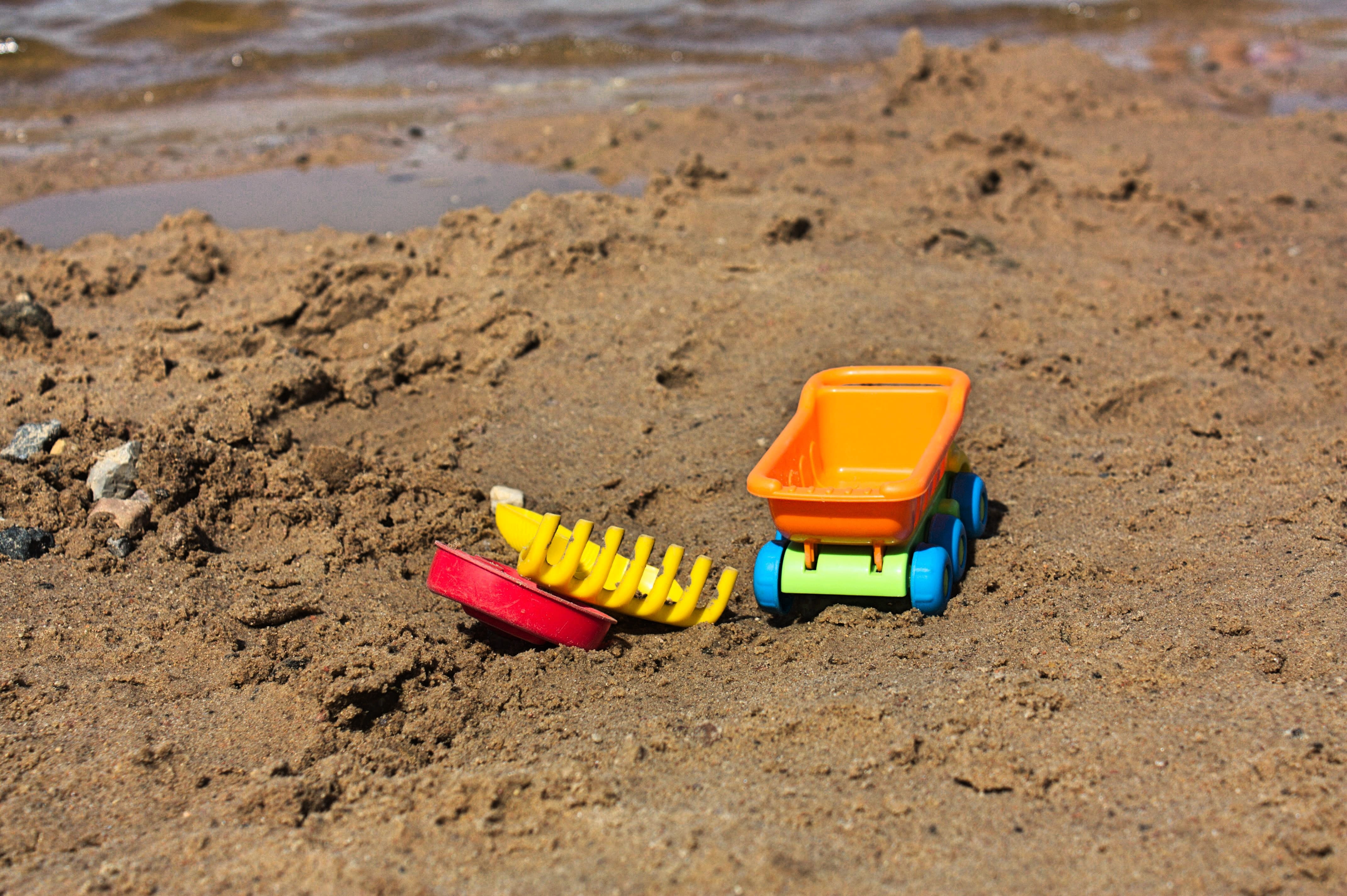 sky, summer, container, close-up, leisure, wave, outdoors, day, sea, in the summer of, no people, ocean, toy, focus on foreground, sand, clouds, multi colored, HD Wallpaper