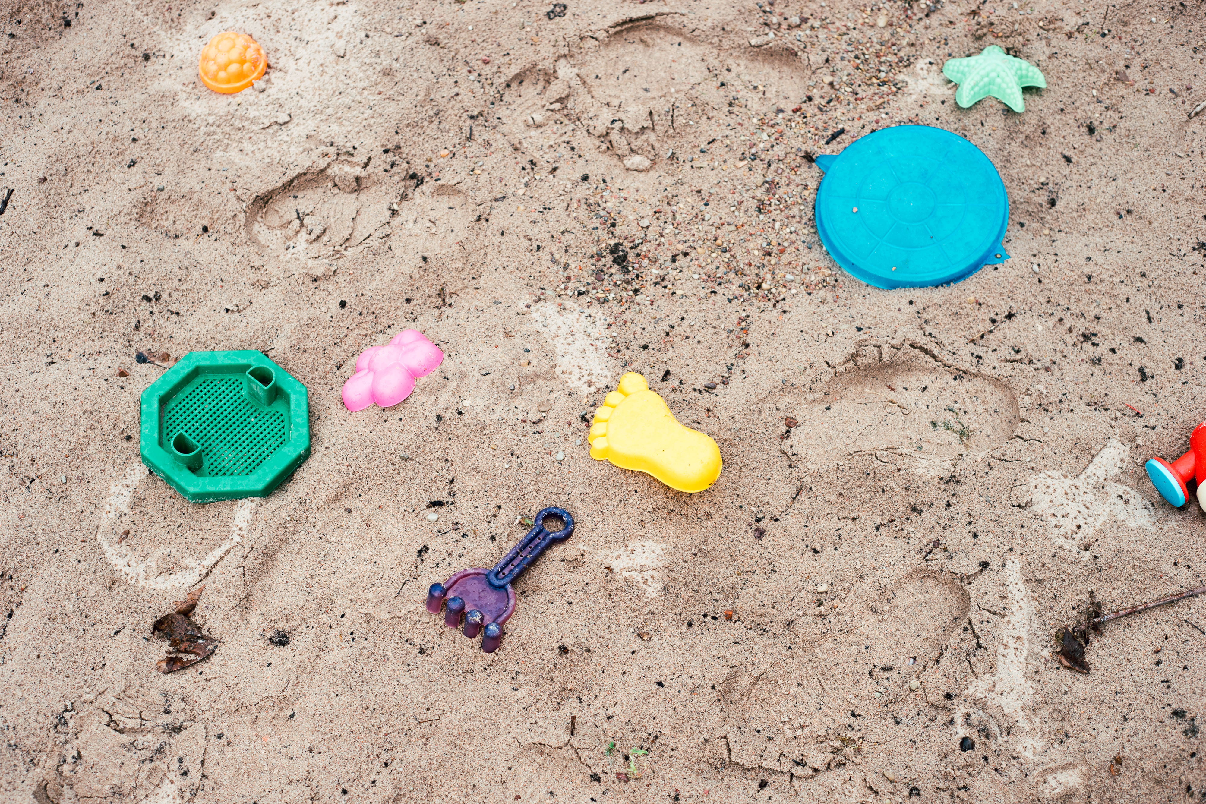 outdoors, blue, close-up, toys, multi Colored, container, objects, child, green color, dirt, bucket, beach, day, summer, hand tool, high angle view, personal accessory, HD Wallpaper