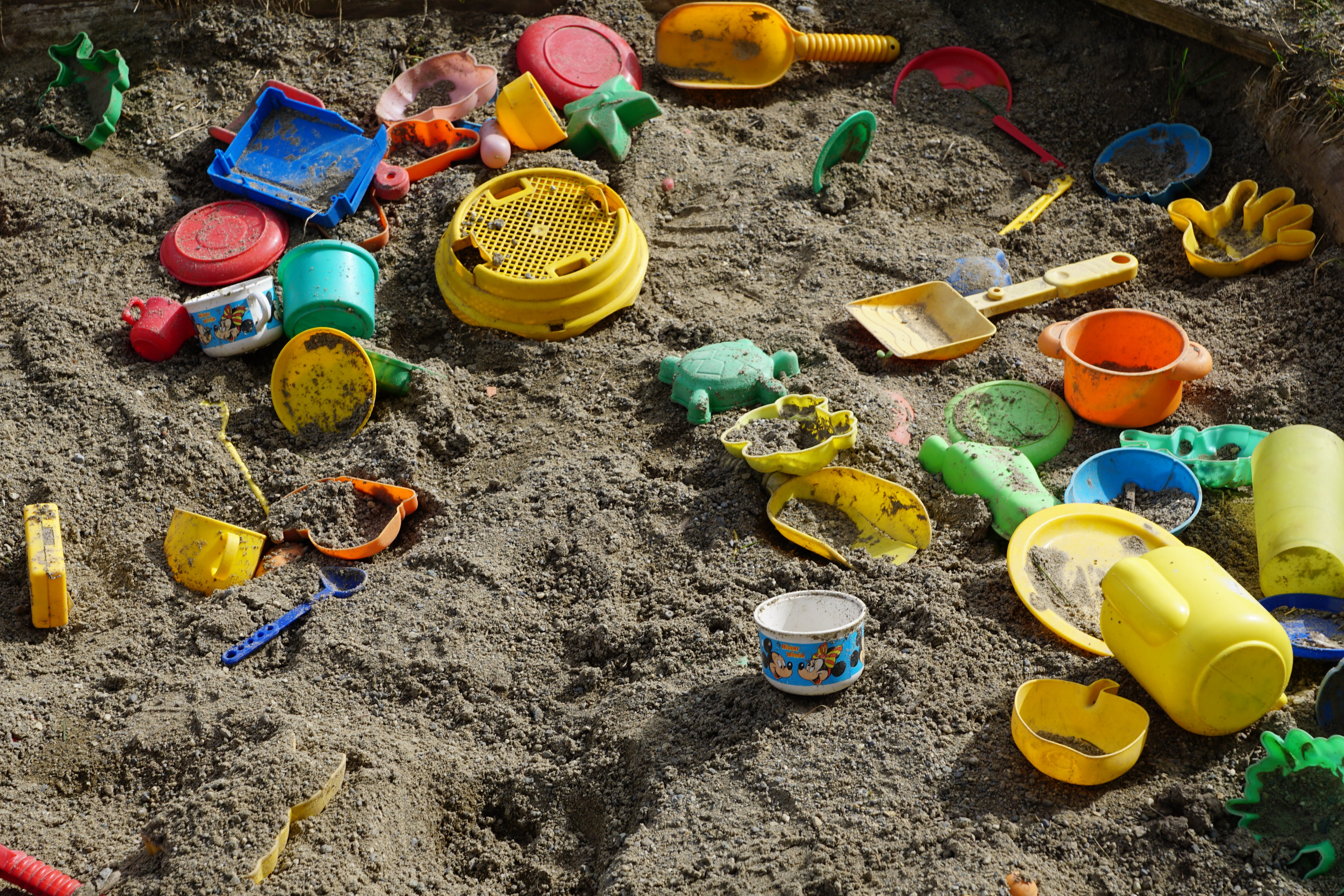 large group of objects, assorted, day, 5K, beach, outdoors, sand pail and shovel, build, child, bucket, nature, watering can, high angle view, gardening, HD Wallpaper