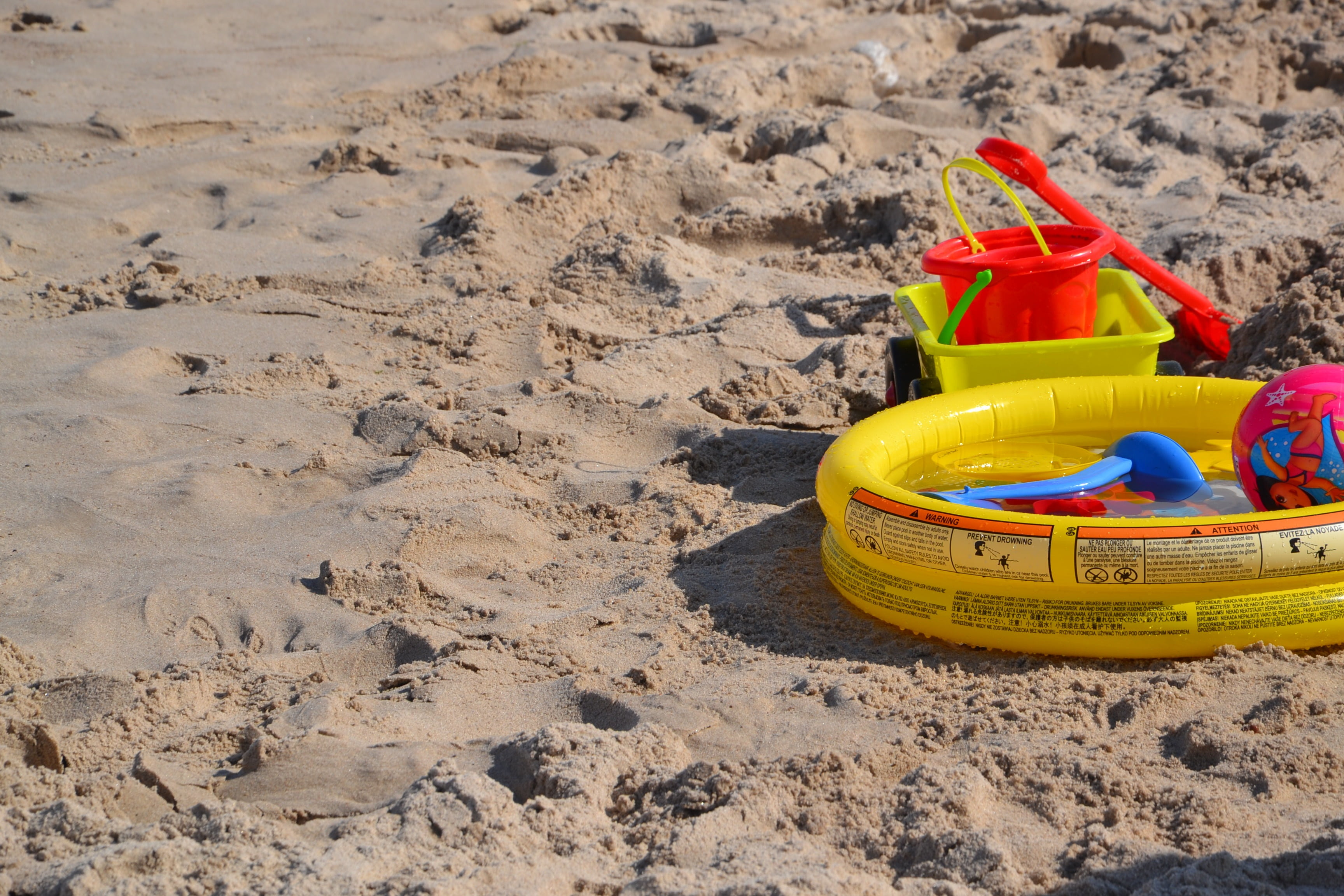 children, fun, group of objects, sport, summer beach, container, view, a view of the sea, day, holiday, sea, toy, sunlight, 2K, summer, nature, sandy beach, HD Wallpaper