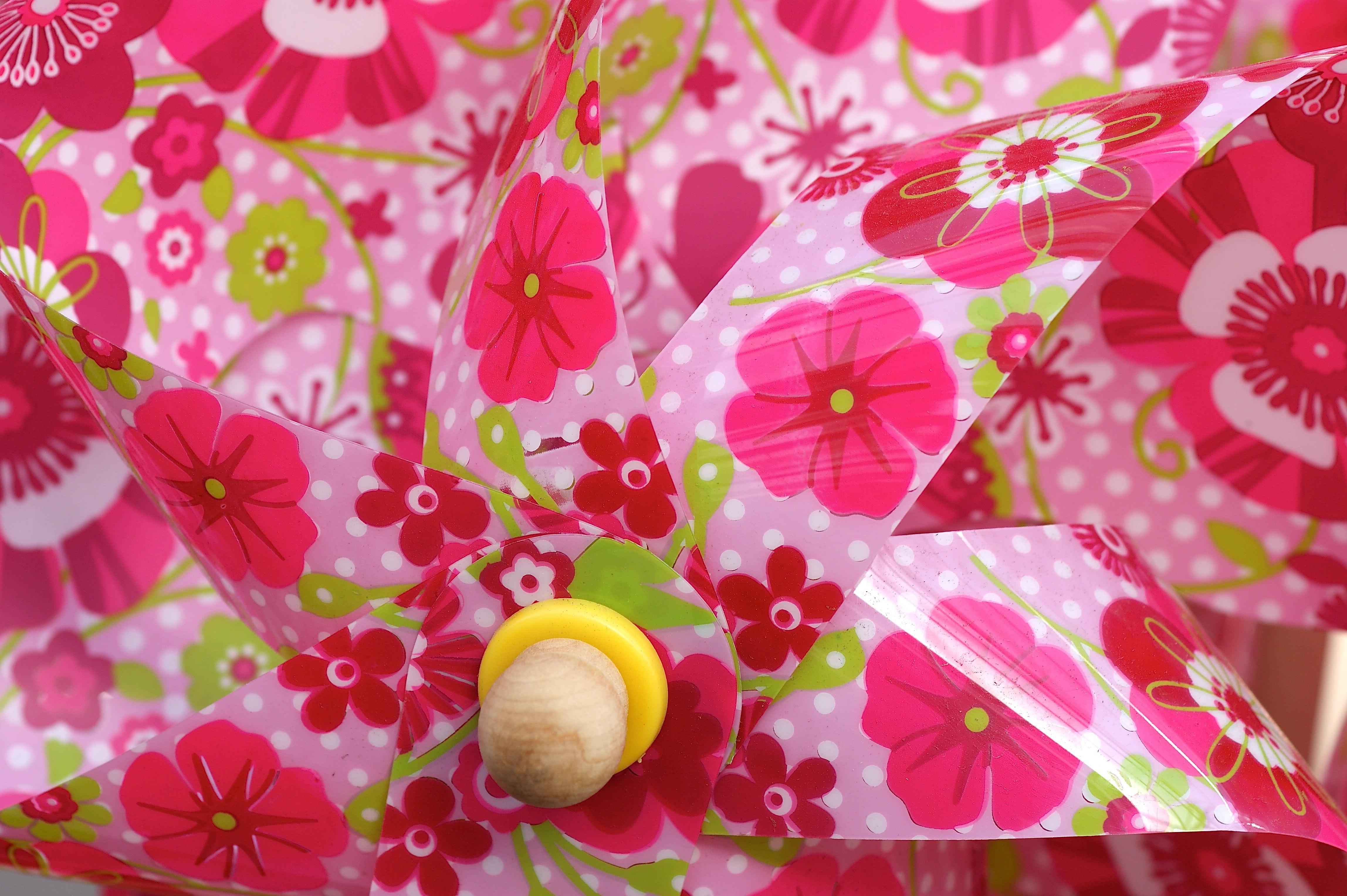 windräder, pink color, colorful, red, pinwheel, cheerful, summer, toys, floral pattern, wind, turn, outdoors, 4K, food and drink, yellow, day, nature, HD Wallpaper