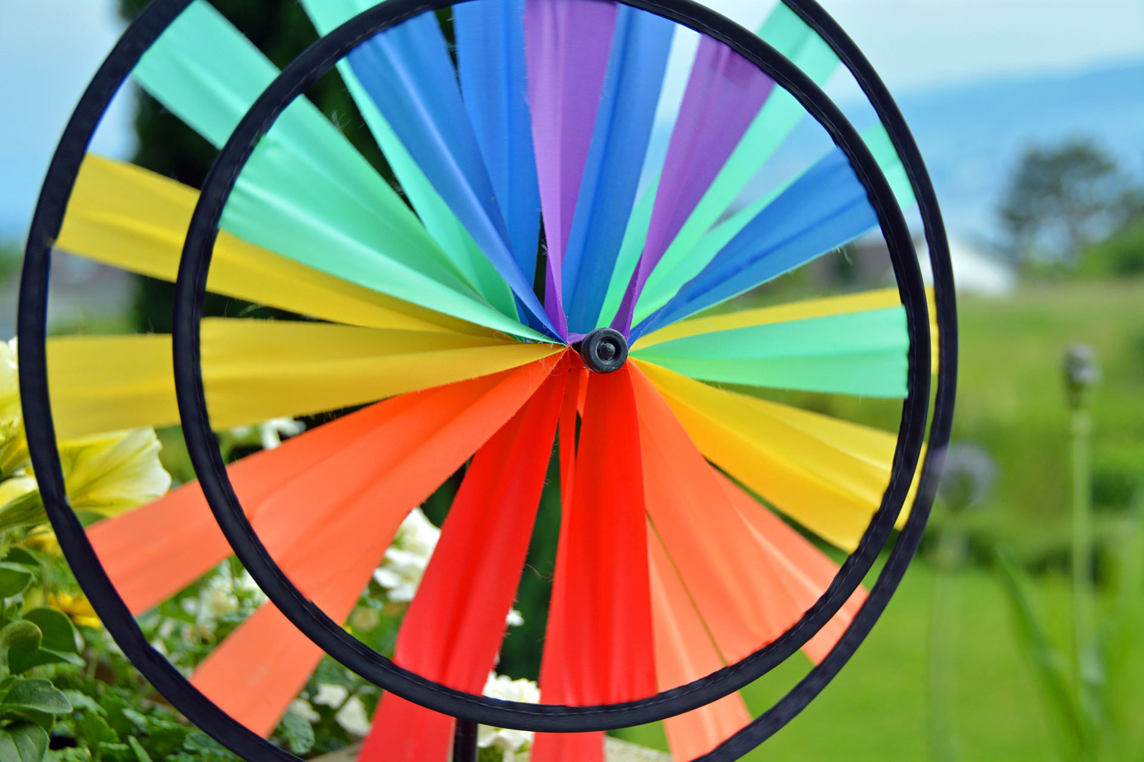 garden, violet, sport, cheerful, windräder, Wind, geometric shape, no people, red, accuracy, multi colored, toys, target shooting, focus on foreground, HD Wallpaper