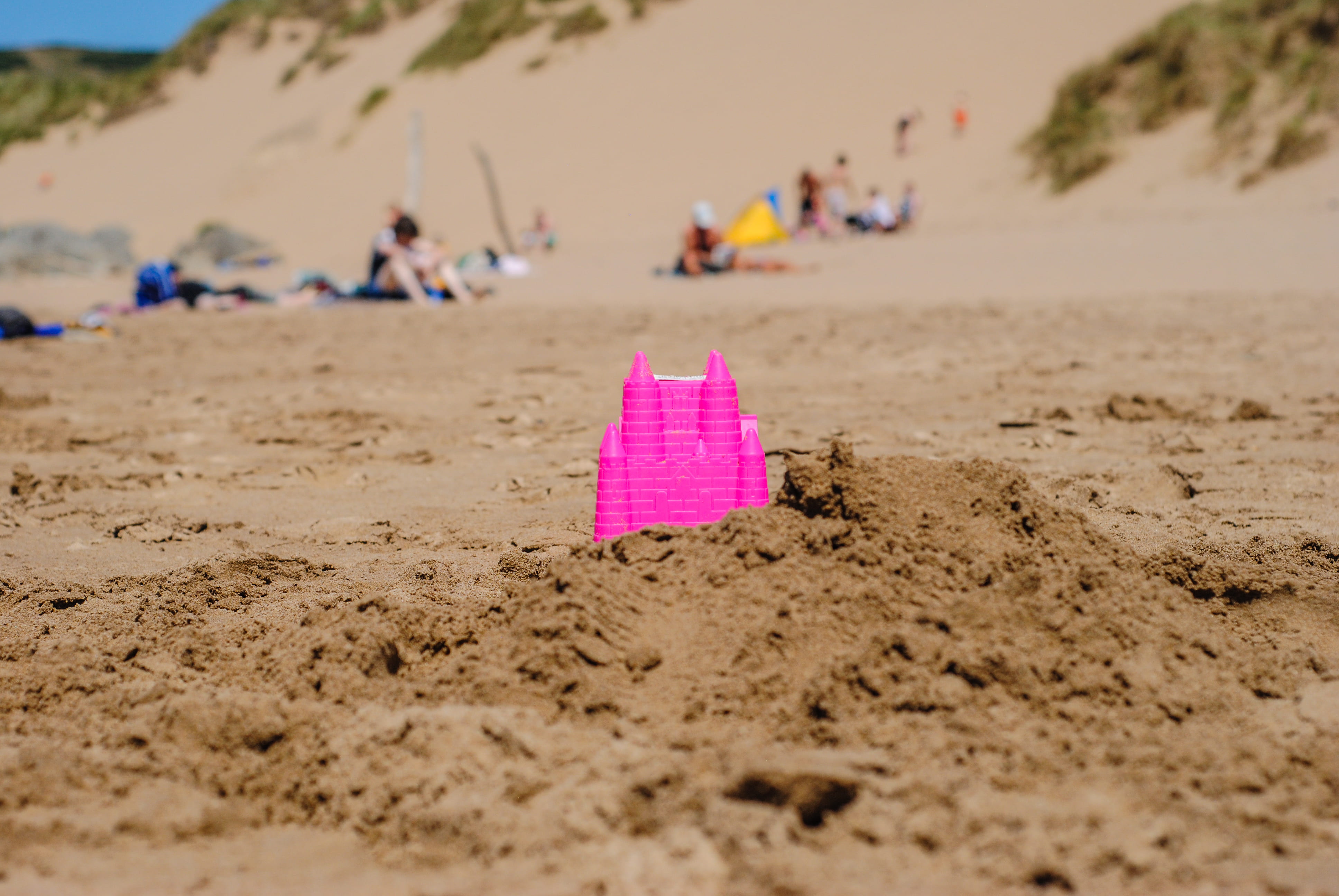 summer, shore, purple, close-up, toy, sand dune, beach, holiday, play, 4K, outdoors, water, vacation, pink, childhood, land, castle, sky, bokeh, vacations, HD Wallpaper