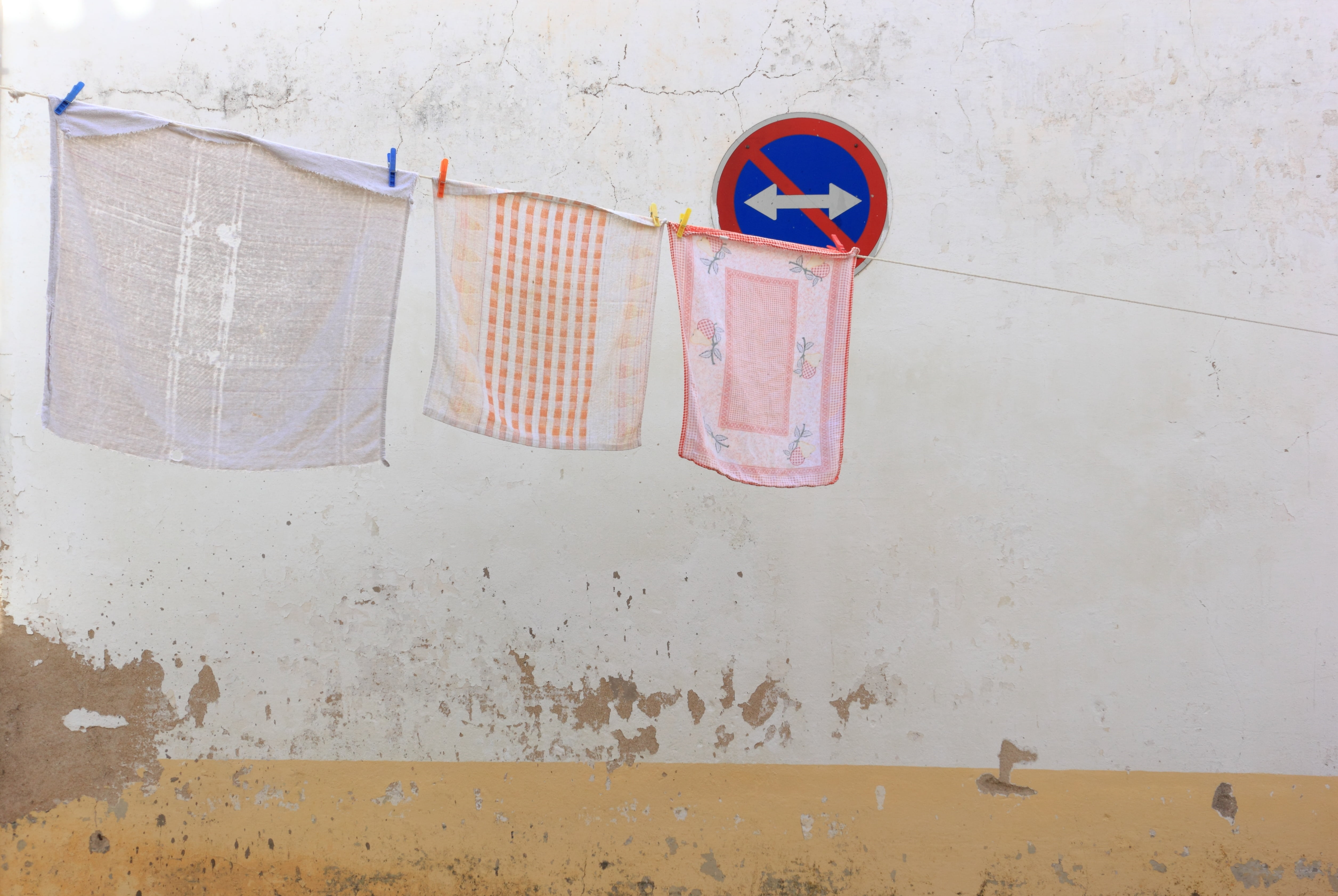 water, no people, 4K, portugal, sand, day, hanging, evora, clothesline, laundry, drying, nature, clothing, beach, communication, plastic, land, outdoors, HD Wallpaper