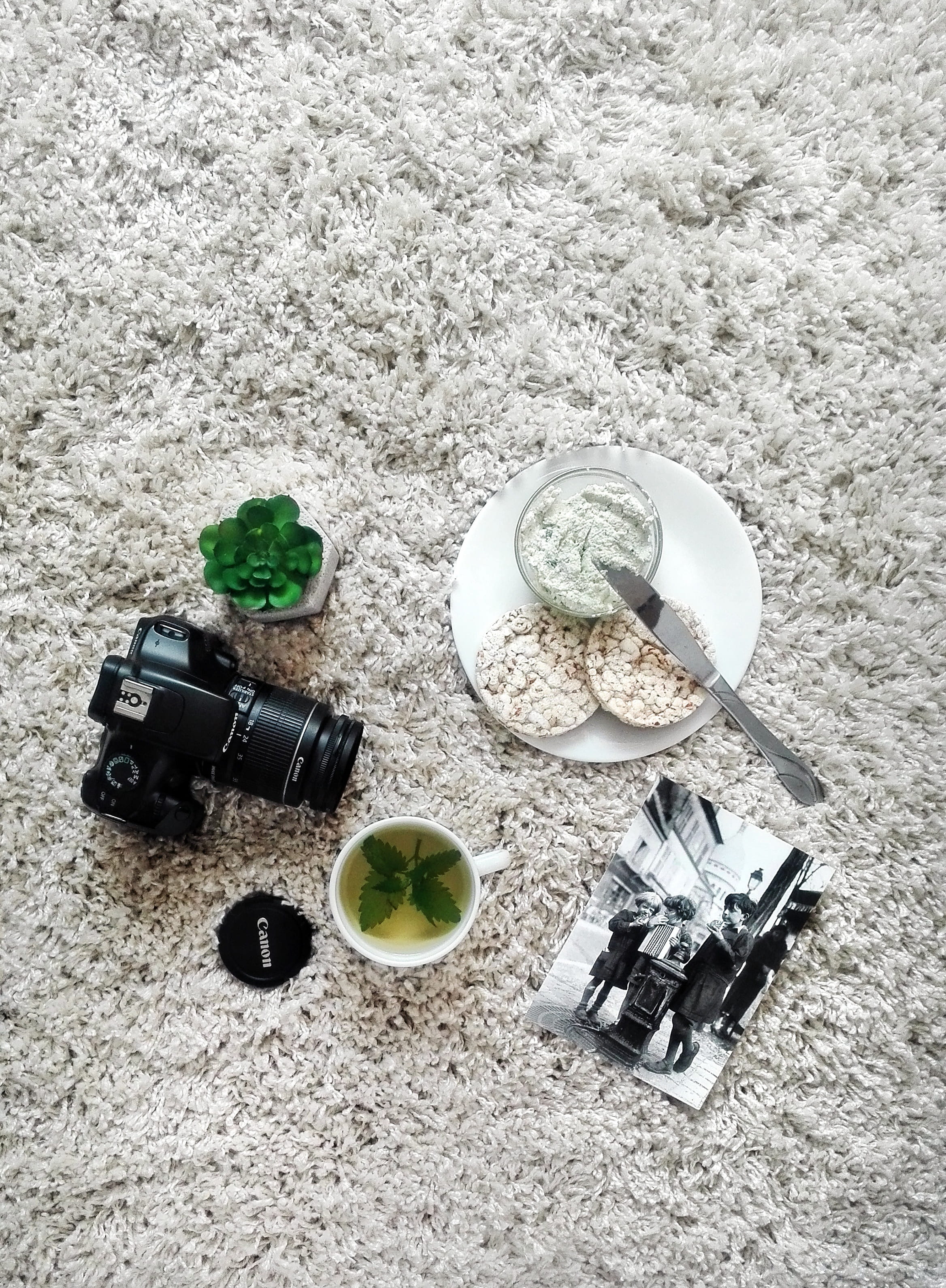 2K, sand, land, tea, still life, outdoors, breakfast, food, nutrition, food and drink, high angle view, sunlight, health, day, no people, nature, directly above, Phone HD Wallpaper