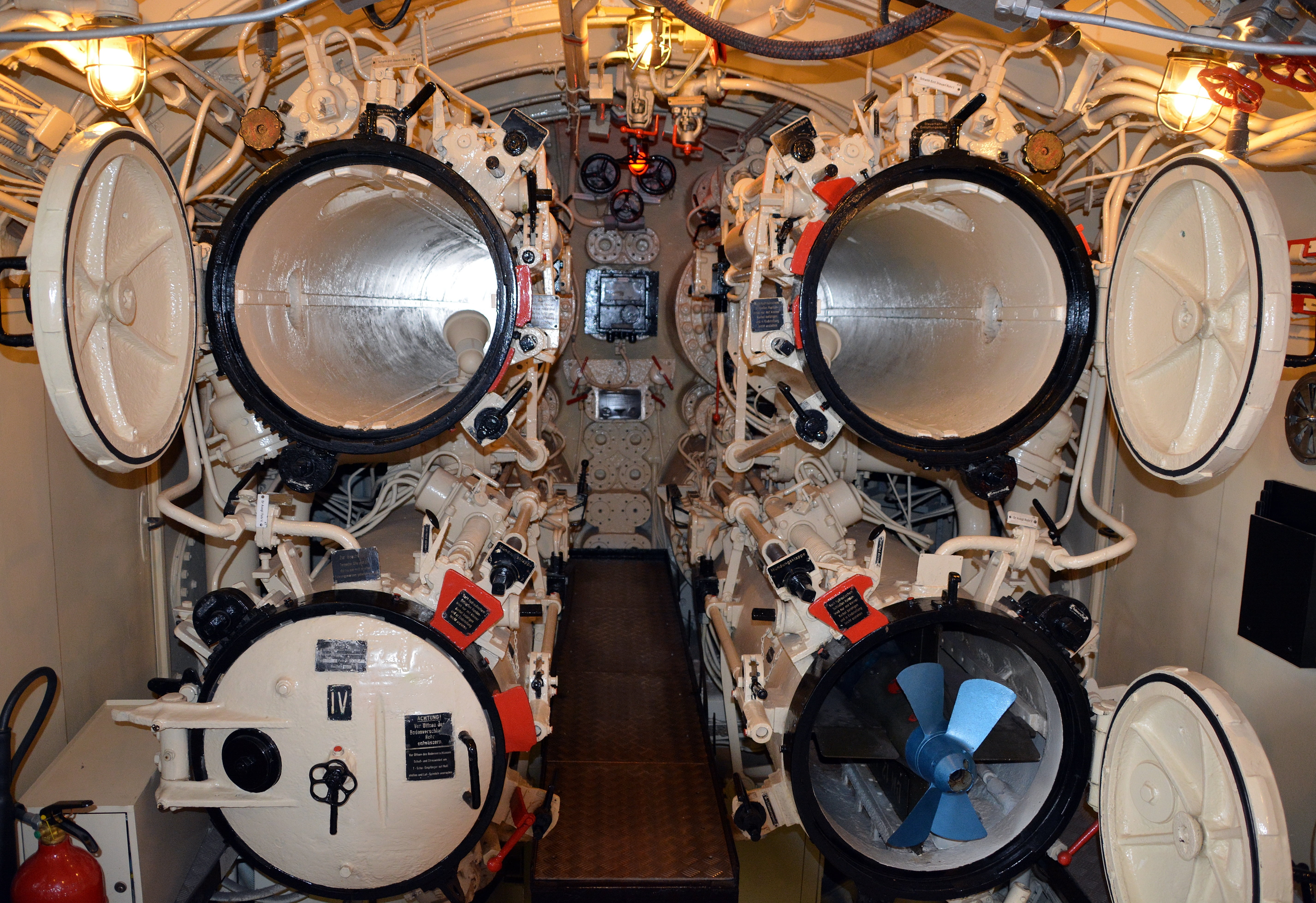 large group of objects, corded, 5K, optometrist, mirror, hanging, torpedo tube, shape, indoors, choice, inside, accuracy, healthcare and medicine, submarine, HD Wallpaper