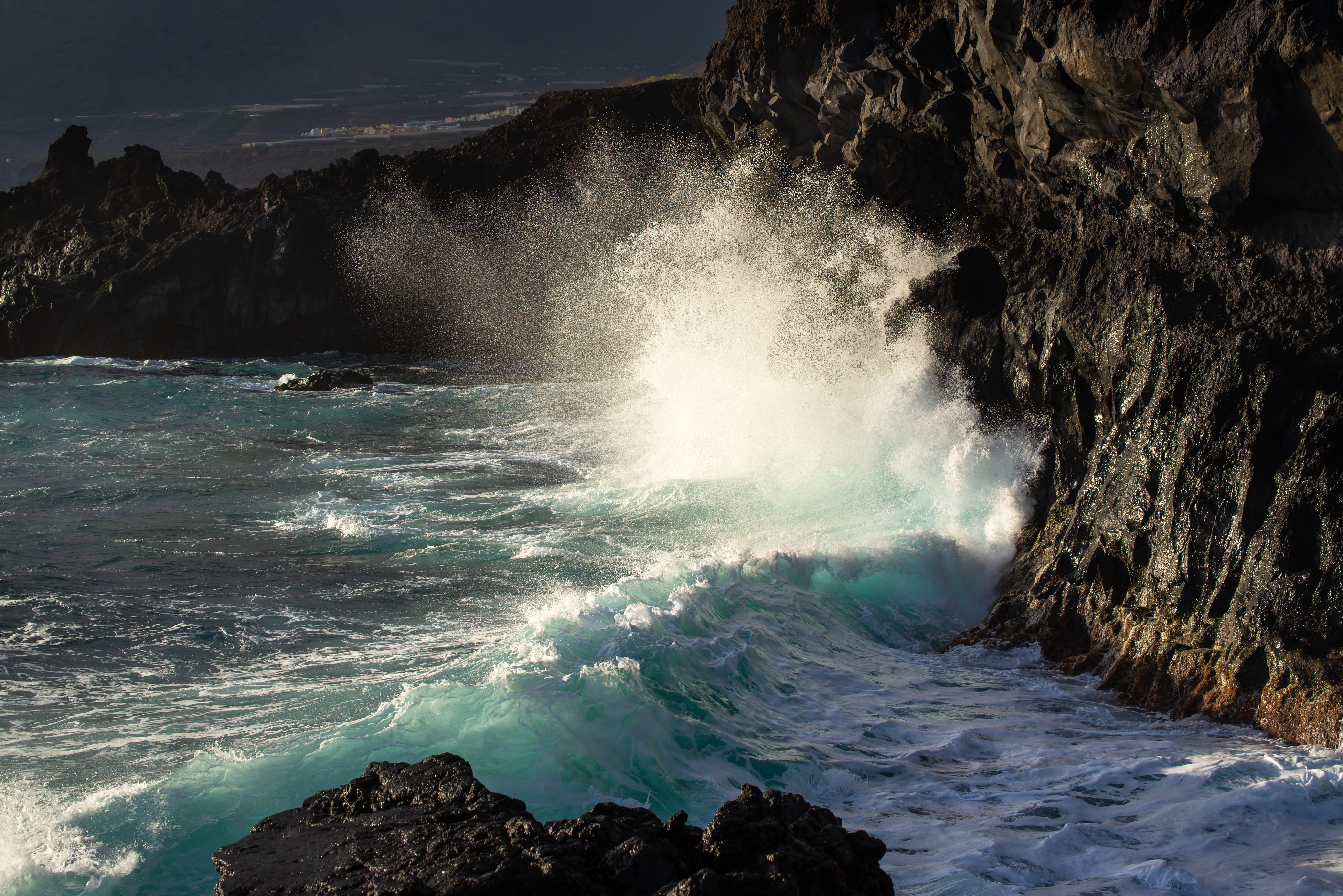 aquatic sport, rock formation, nature, solid, splashing, force, power in nature, no people, power, surf, landscape, hitting, cliff, outdoors, breaking, HD Wallpaper