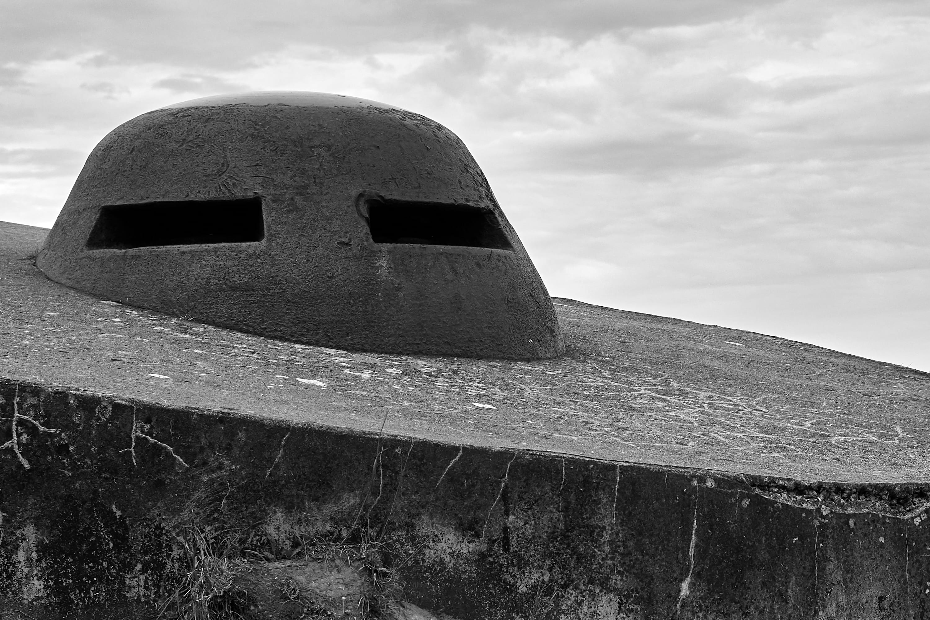 world war i, wall, nature, outdoors, low angle view, wall - building feature, concrete, embrasure, cloud - sky, observation, focus on foreground, armour, HD Wallpaper