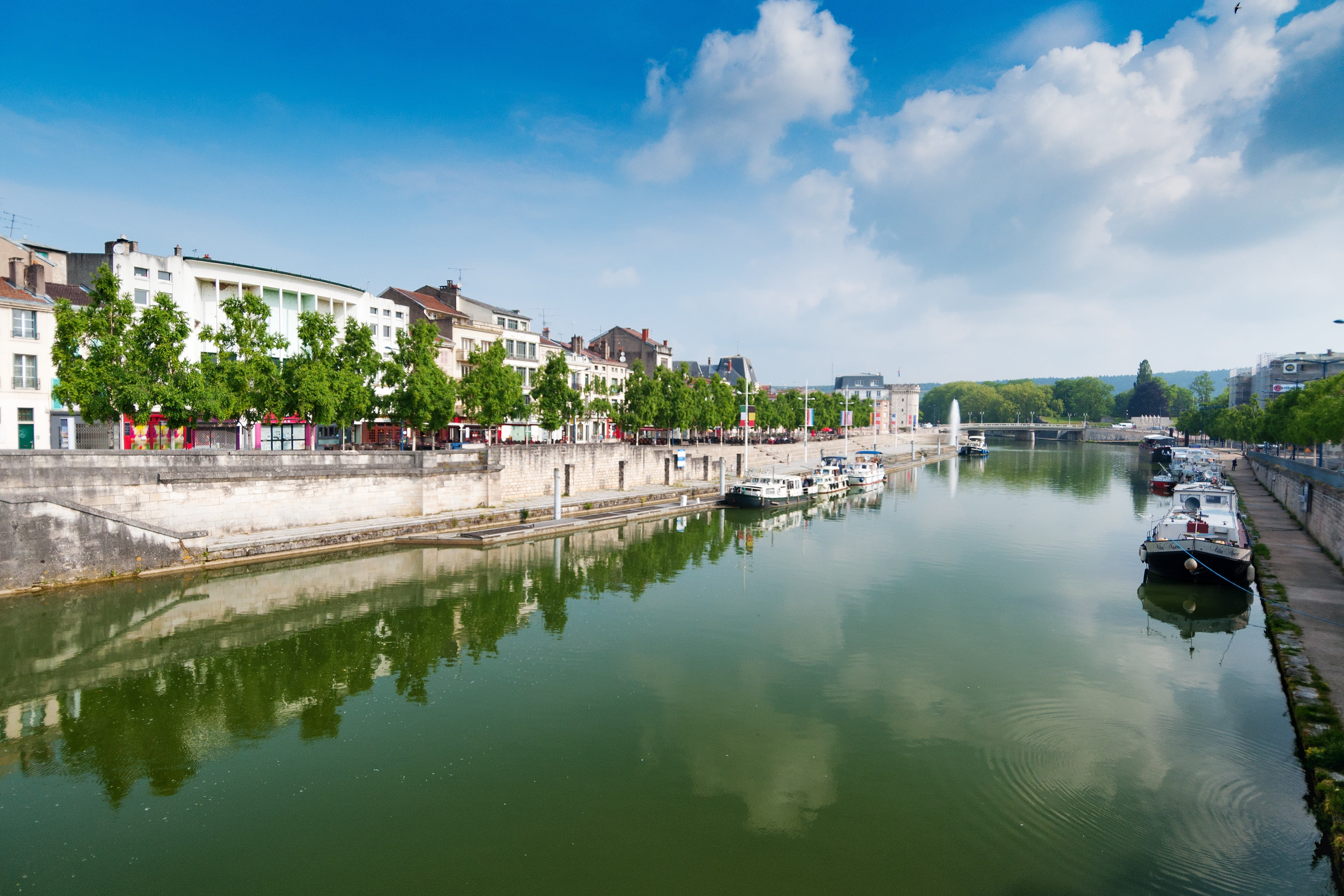 cloud - sky, tree, reflection, city, history, transportation, channel, moored, ardennes, waterfront, day, nautical vessel, 2K, built structure, river, HD Wallpaper