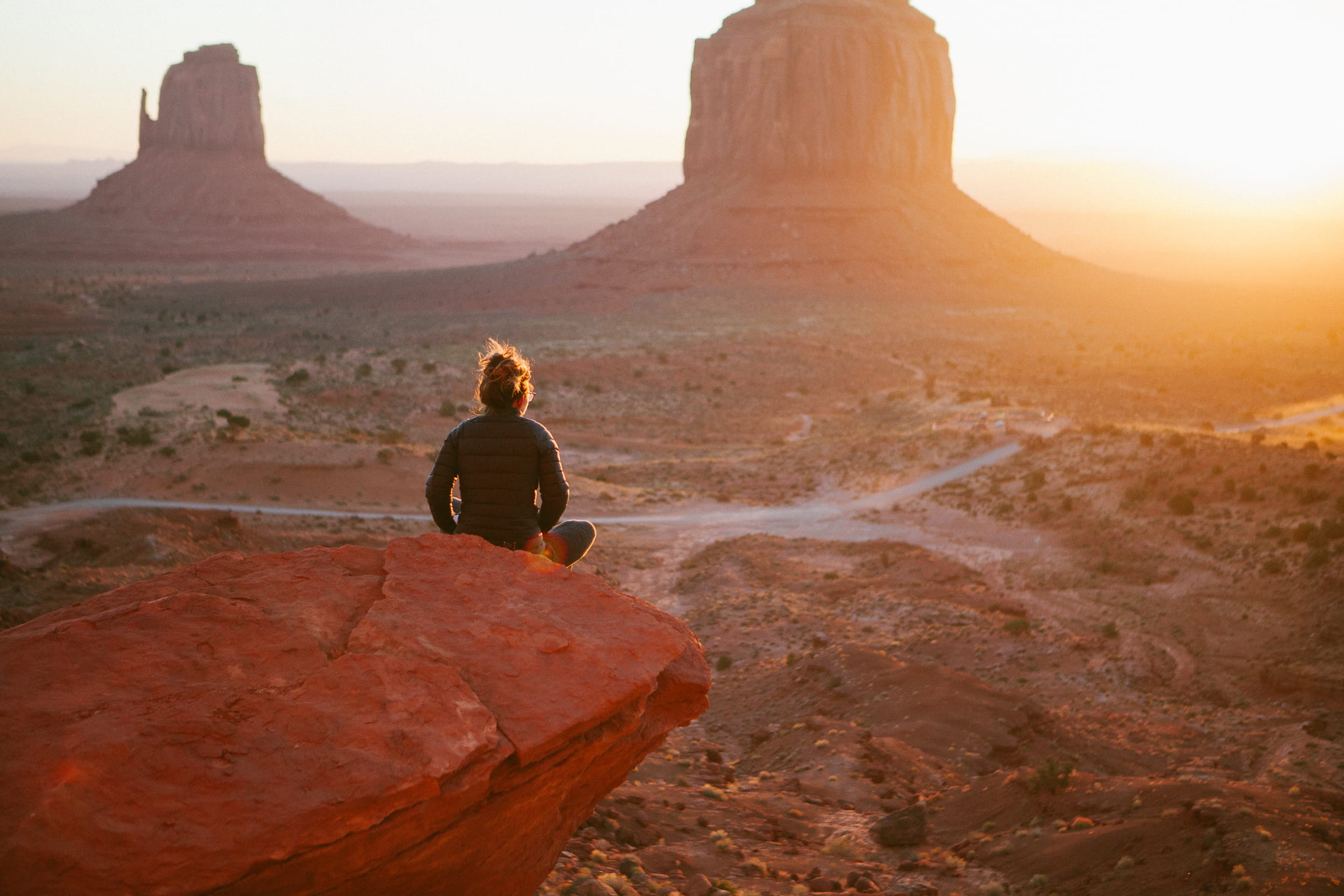 looking at view, tranquility, landscape, nature, mountain, outdoors, land, leisure activity, sunset, rock formation, sitting, 1080P, one person, rock - object, HD Wallpaper