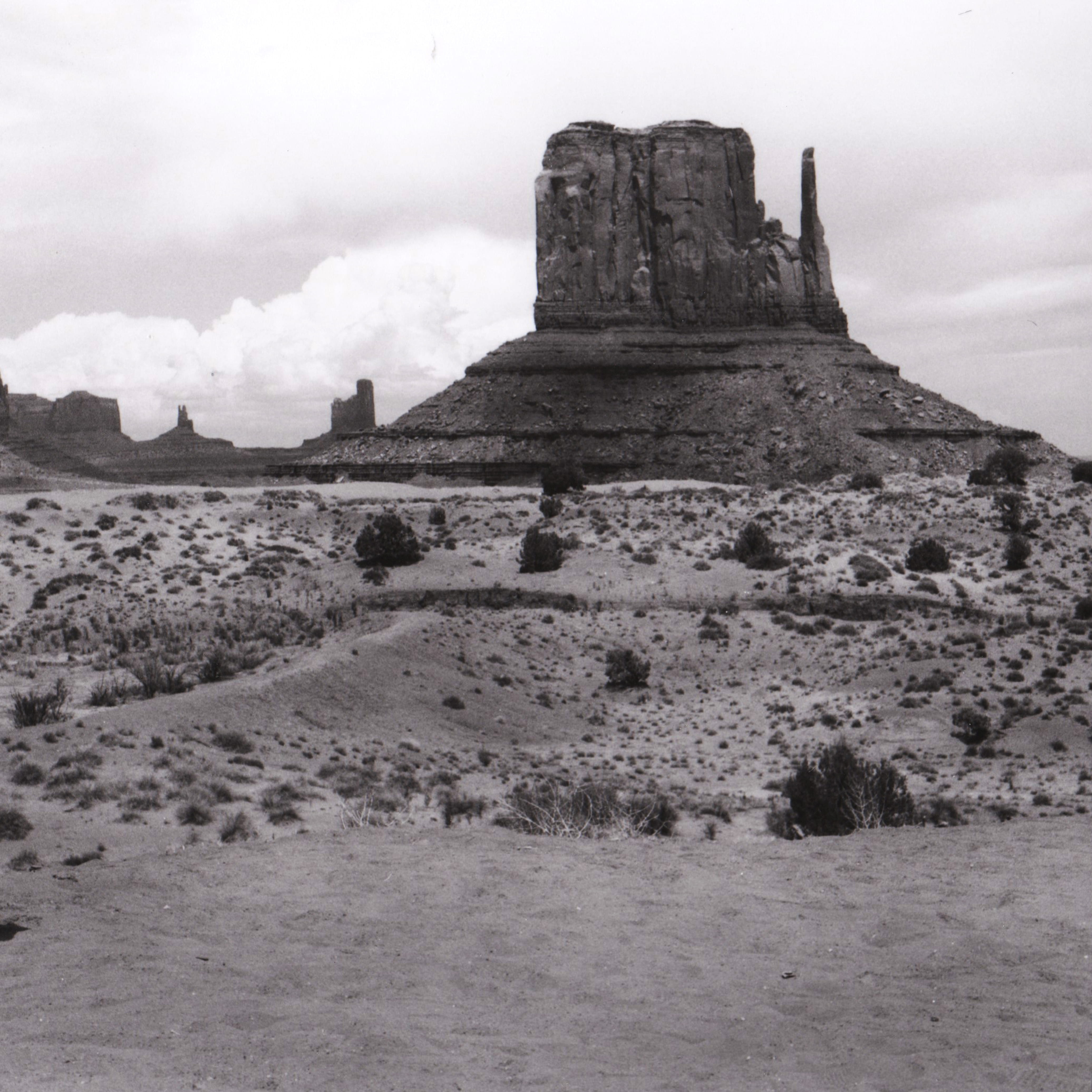 deterioration, old, oljato-monument valley, abandoned, environment, history, united states, building, cloud - sky, sand, ground, architecture, field, built structure, Phone HD Wallpaper
