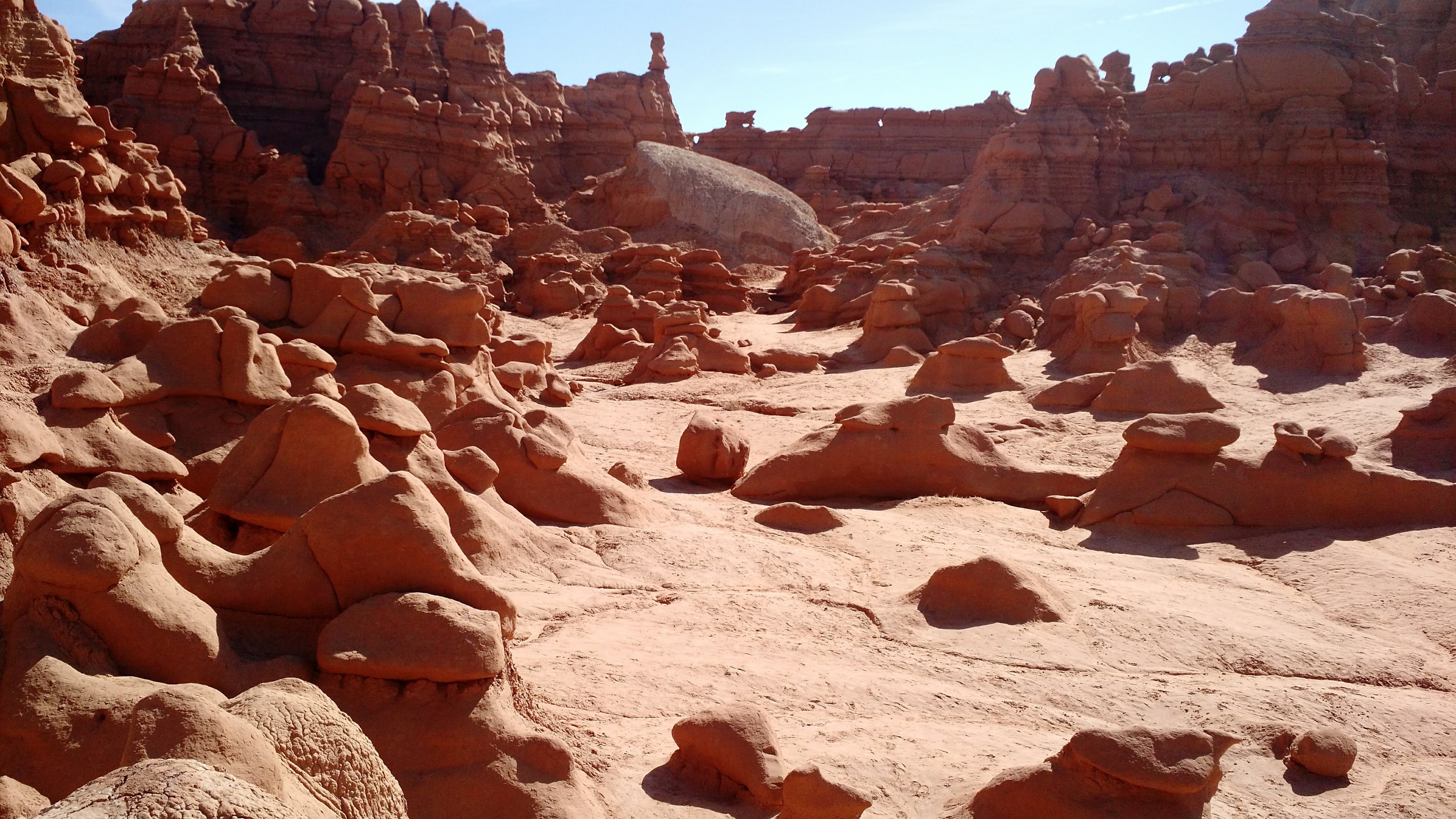 sunny, arid climate, eroded, climate, outdoors, valley, ground, sand, sandstone, nature, summer, crack, formation, sunlight, rock - Object, scenery, rock, HD Wallpaper