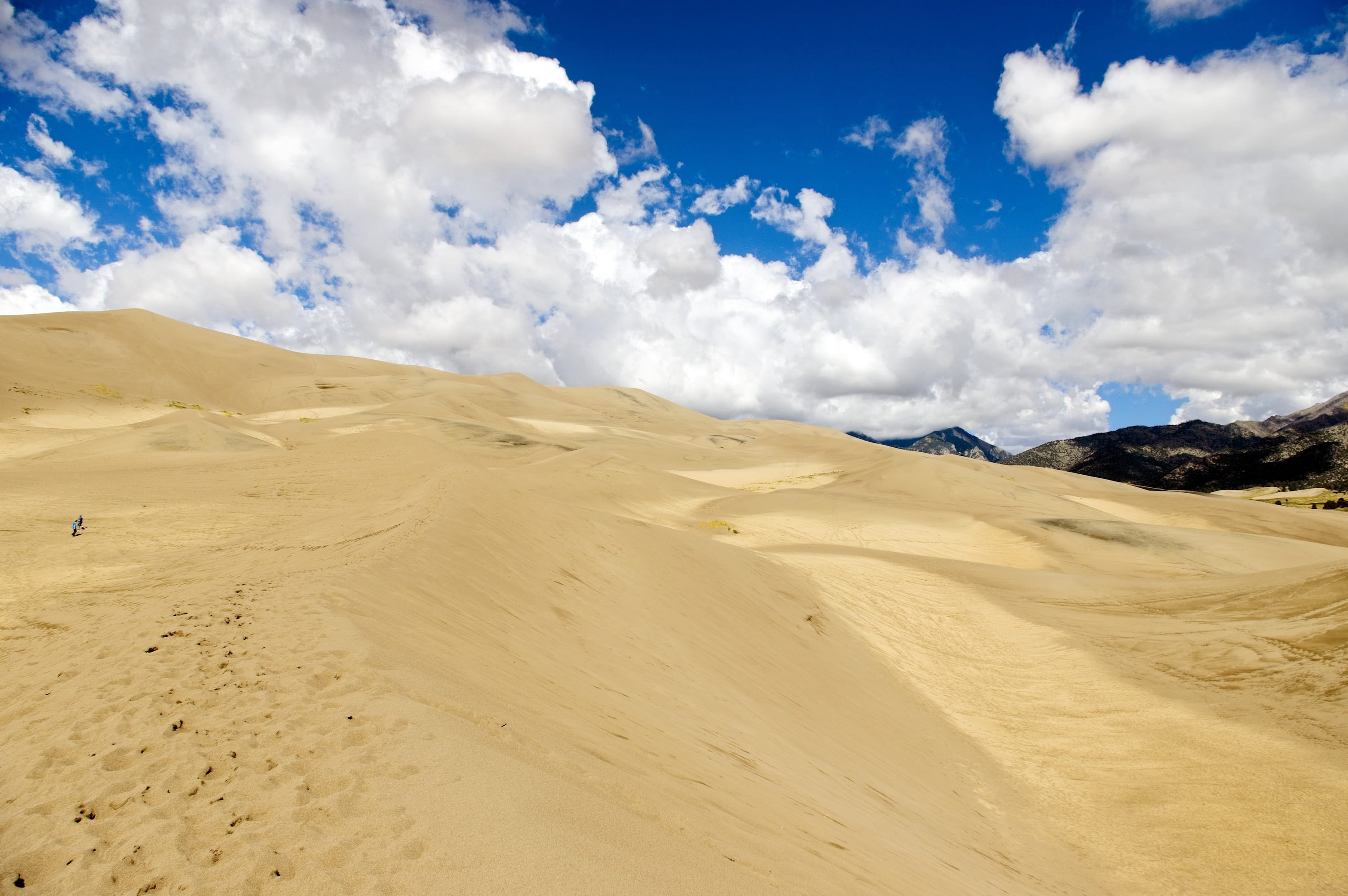 land, tranquil scene, sand, day, atmospheric, sky, great sand dunes national park, mountains, cloud - sky, climate, tourism, non-urban scene, park, tranquility, HD Wallpaper