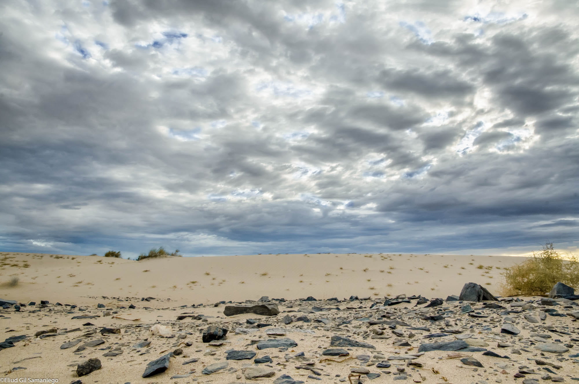 rock - object, low shot, arid climate, outdoors, sand, tranquility, sky, cloud - sky, naturaleza, clouds, rock, dunes, land, paisaje, solid, environment, HD Wallpaper