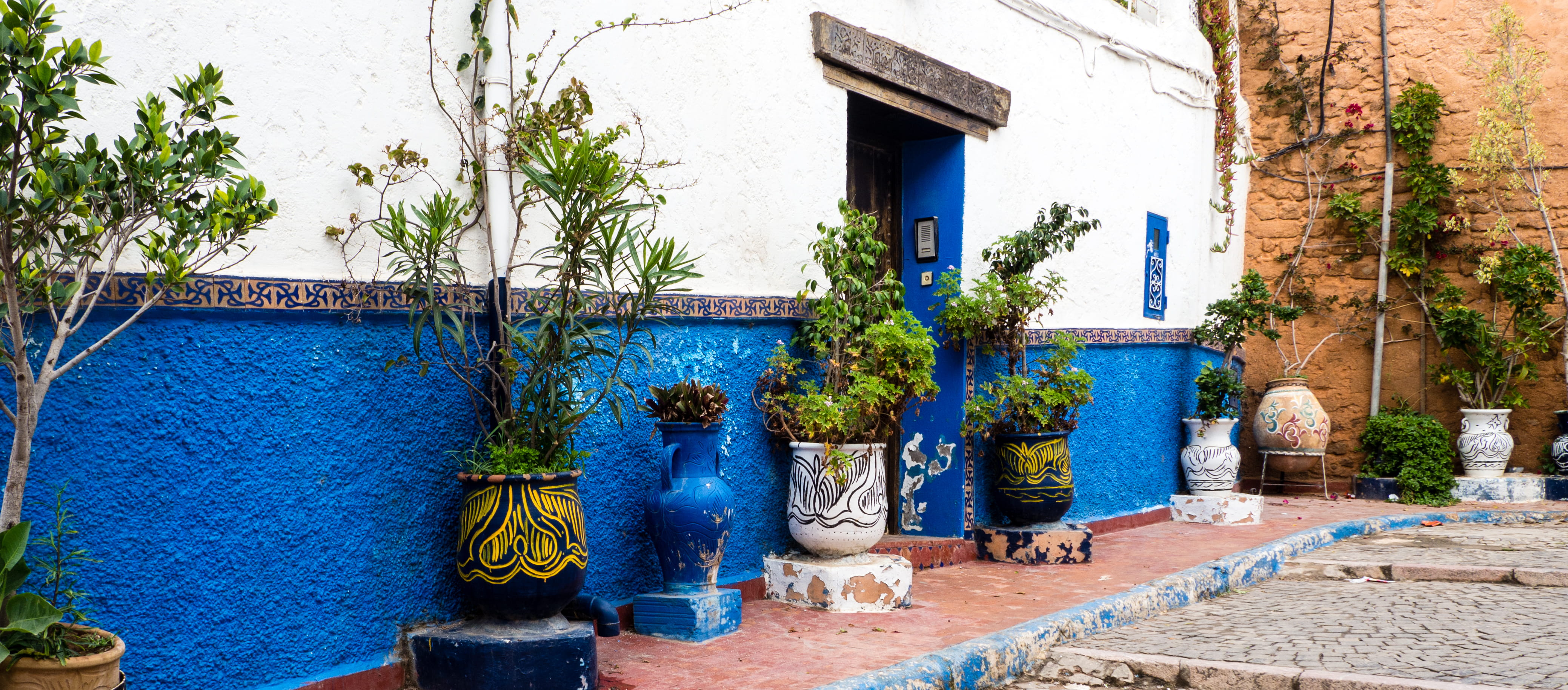 art and craft, 4K, nature, day, tree, blue, built structure, building exterior, plants, wall, house, building, wall - building feature, marokko, morocco, HD Wallpaper
