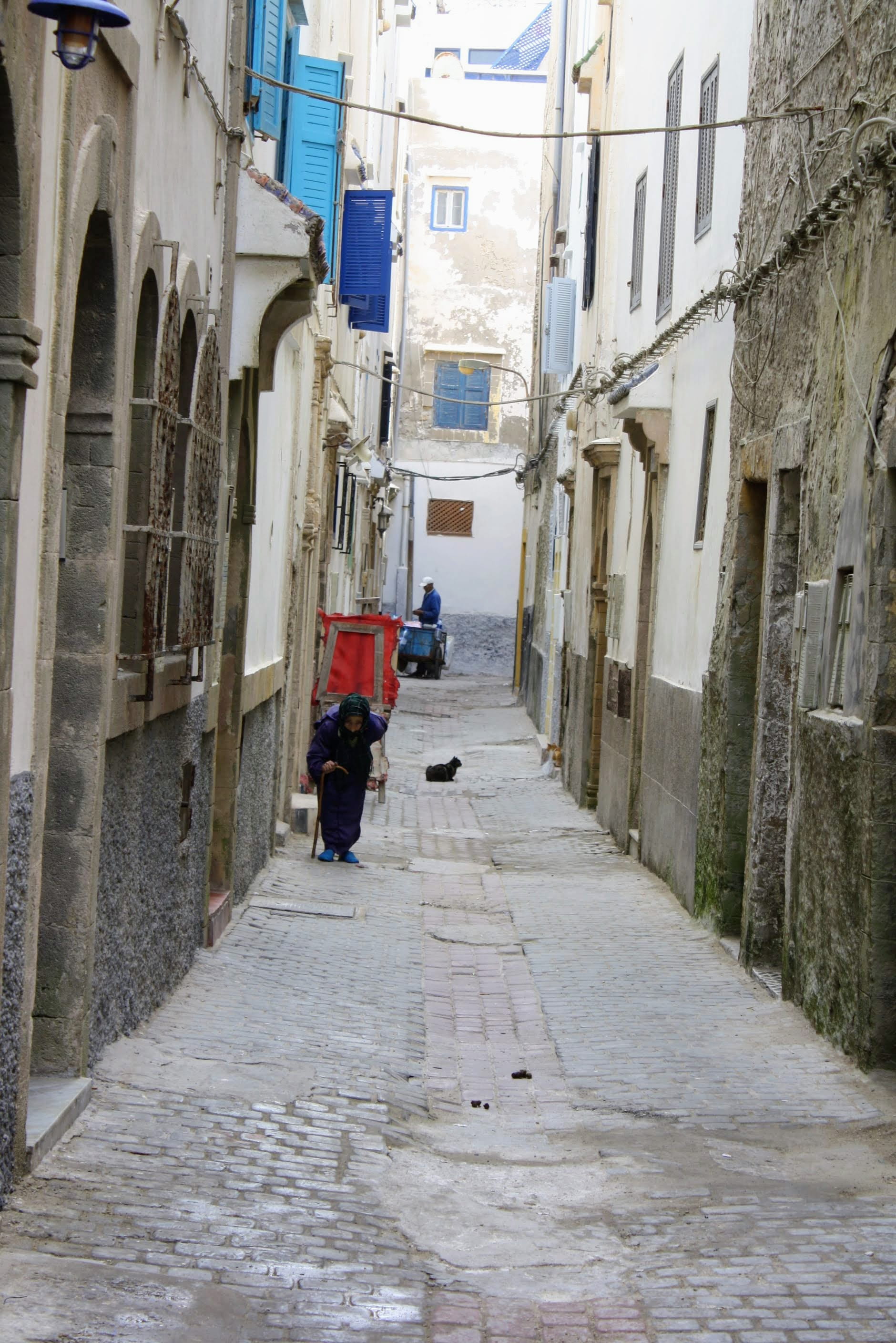 the way forward, morocco, women, architecture, one person, old woman, direction, outdoors, footpath, essaouira, building, gasse, building exterior, full length, Phone HD Wallpaper