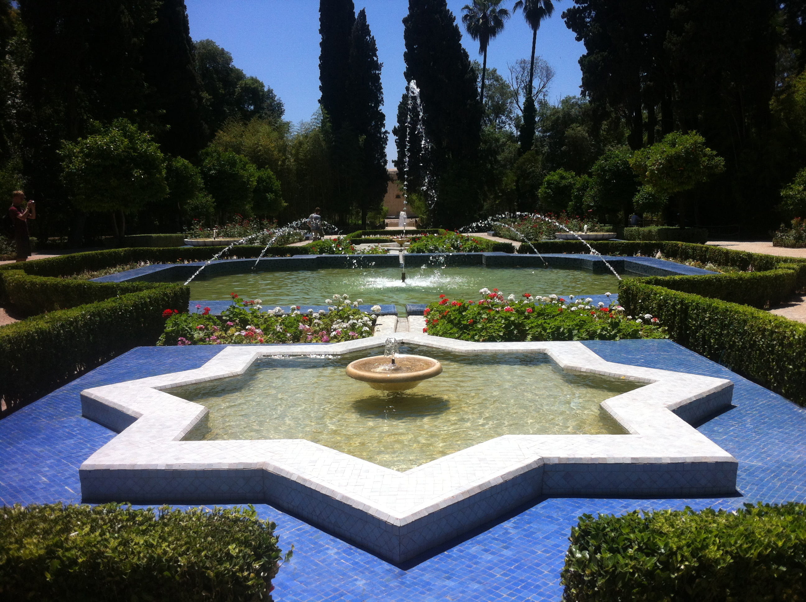 park - man made space, blauw, green color, garden, sunny day, fez, summer, tree, day, white, ster, architecture, 2K, nature, ornamental garden, reizen, HD Wallpaper