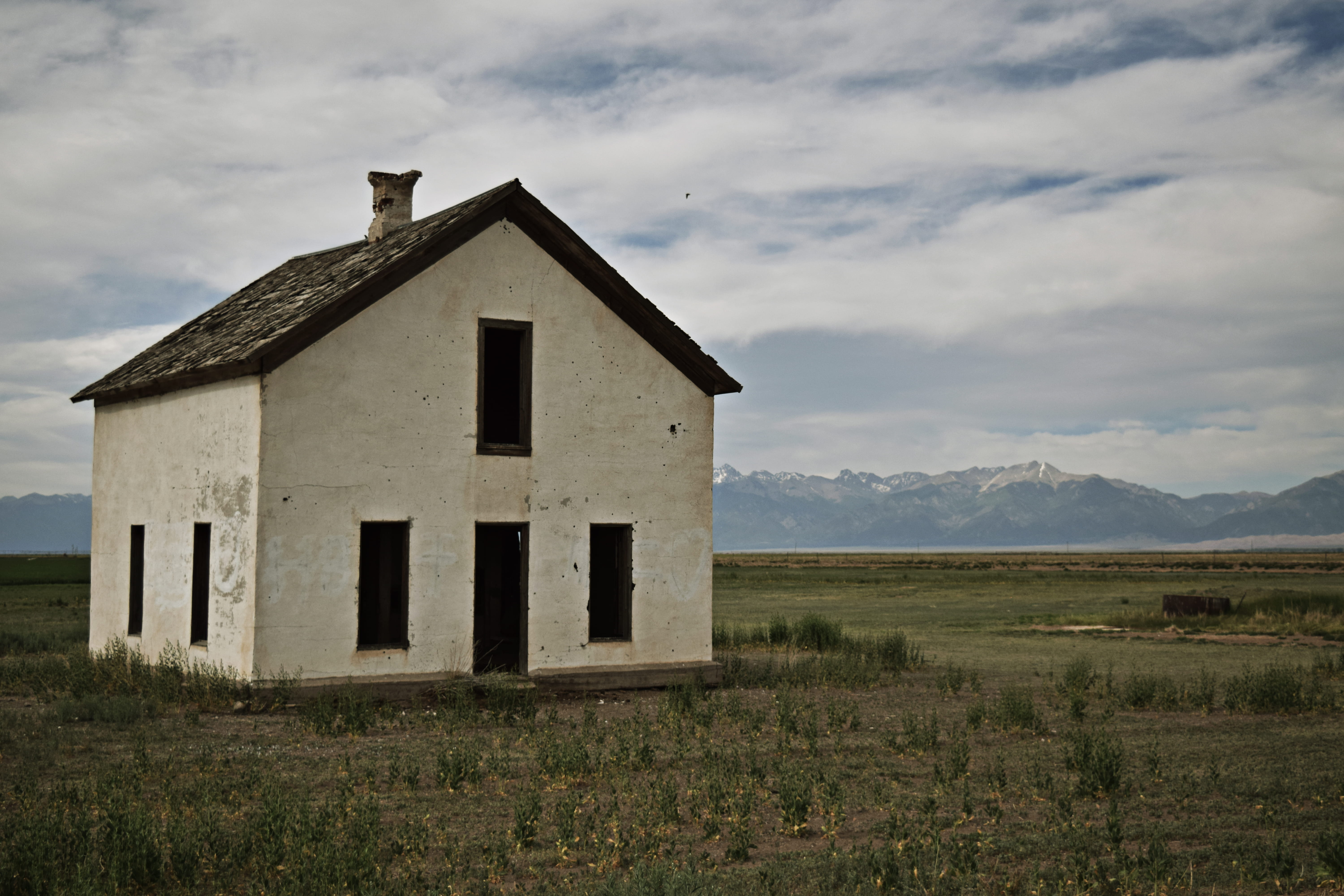 mountain, alamosa, grass, rocky mountains, building, environment, house, built structure, sand dunes, sky, abandoned, architecture, sand, rockies, united states, HD Wallpaper