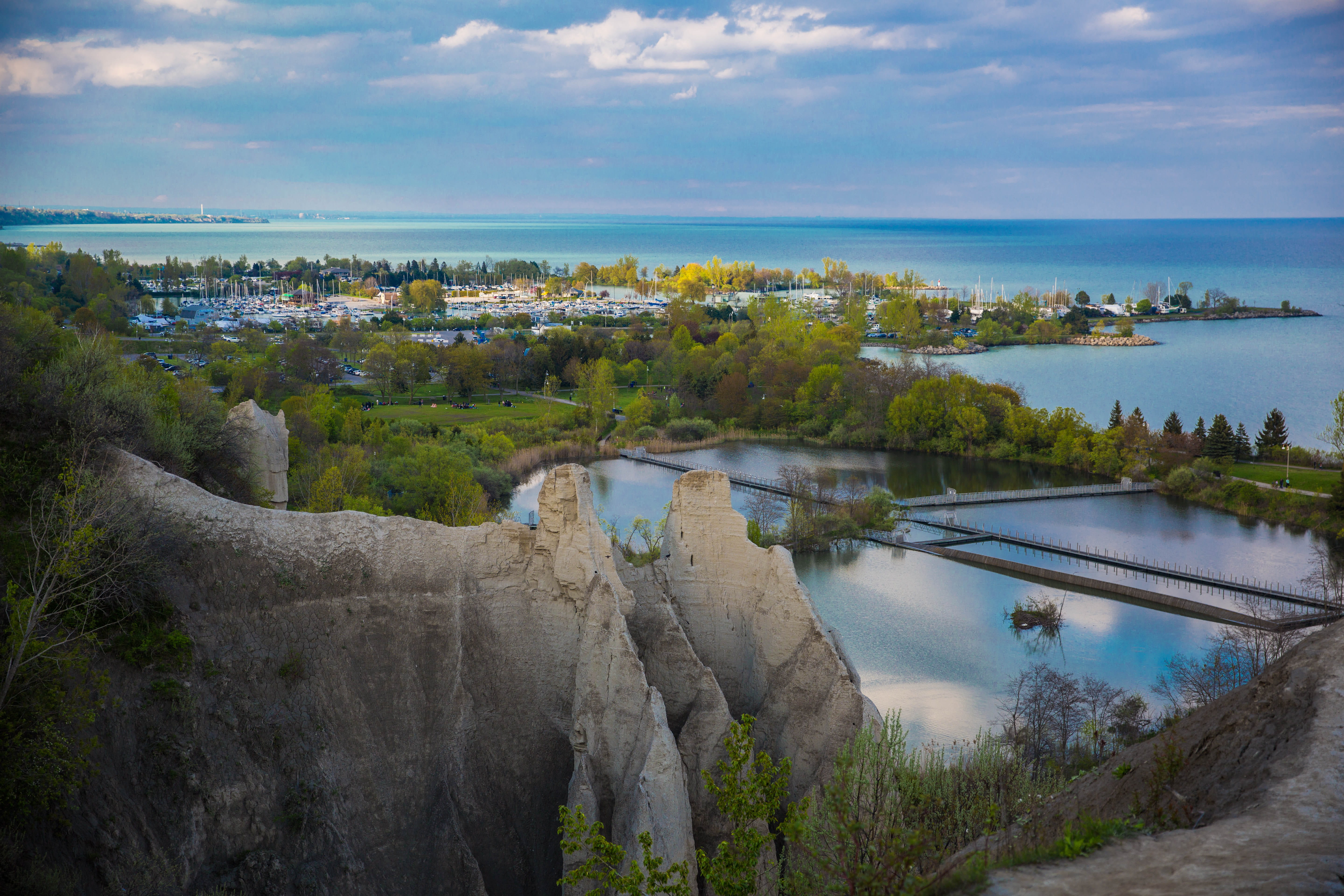 beauty in nature, horizon, scarborough bluffs park, nature, tranquility, tranquil scene, landscape, high angle view, day, swimming pool, tree, plant, built structure, HD Wallpaper