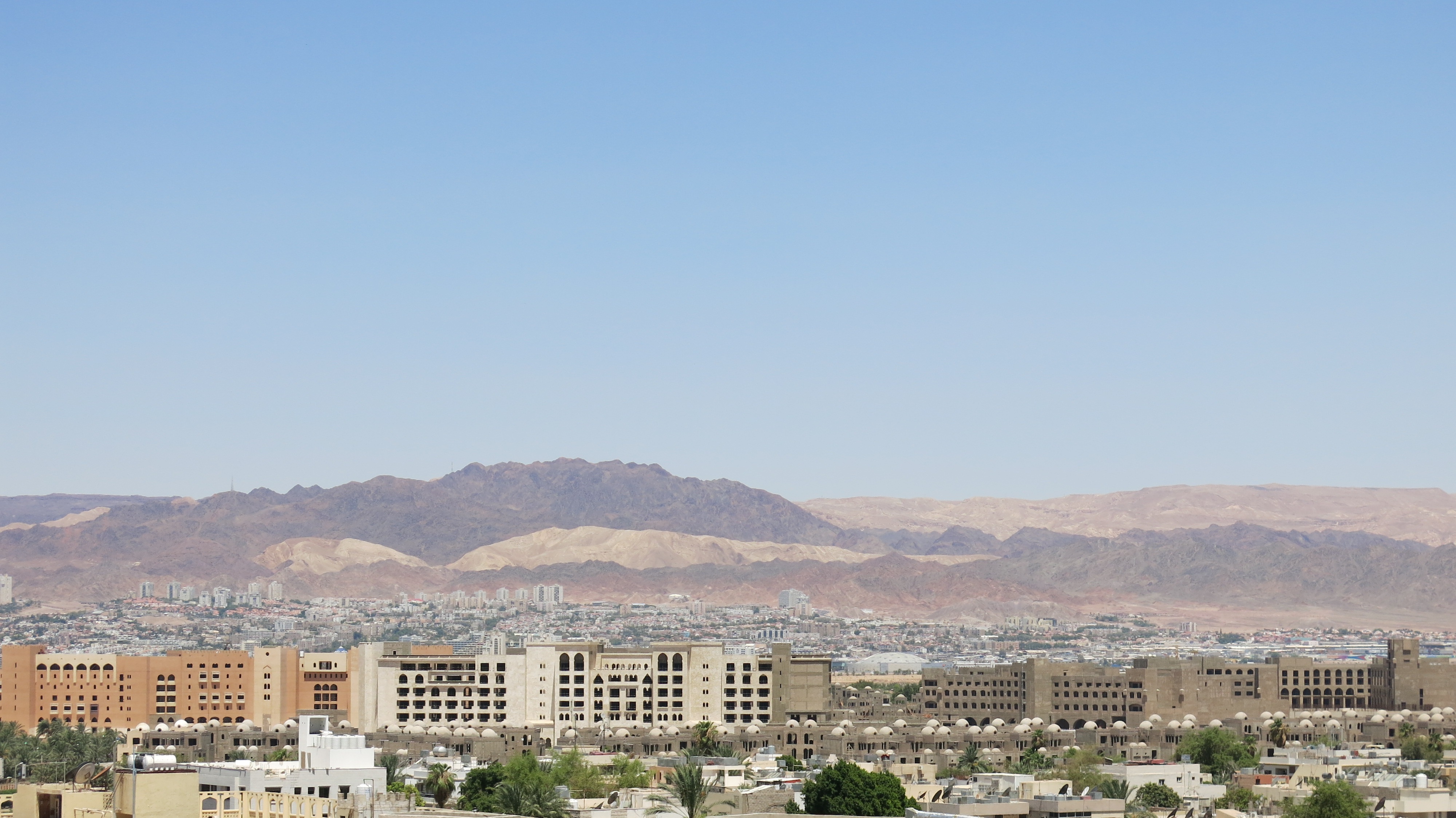 nature, city, architecture, 4K, clear sky, mountain, building exterior, outdoors, building, copy space, built structure, aqaba, cityscape, apartment, scenics - nature, HD Wallpaper