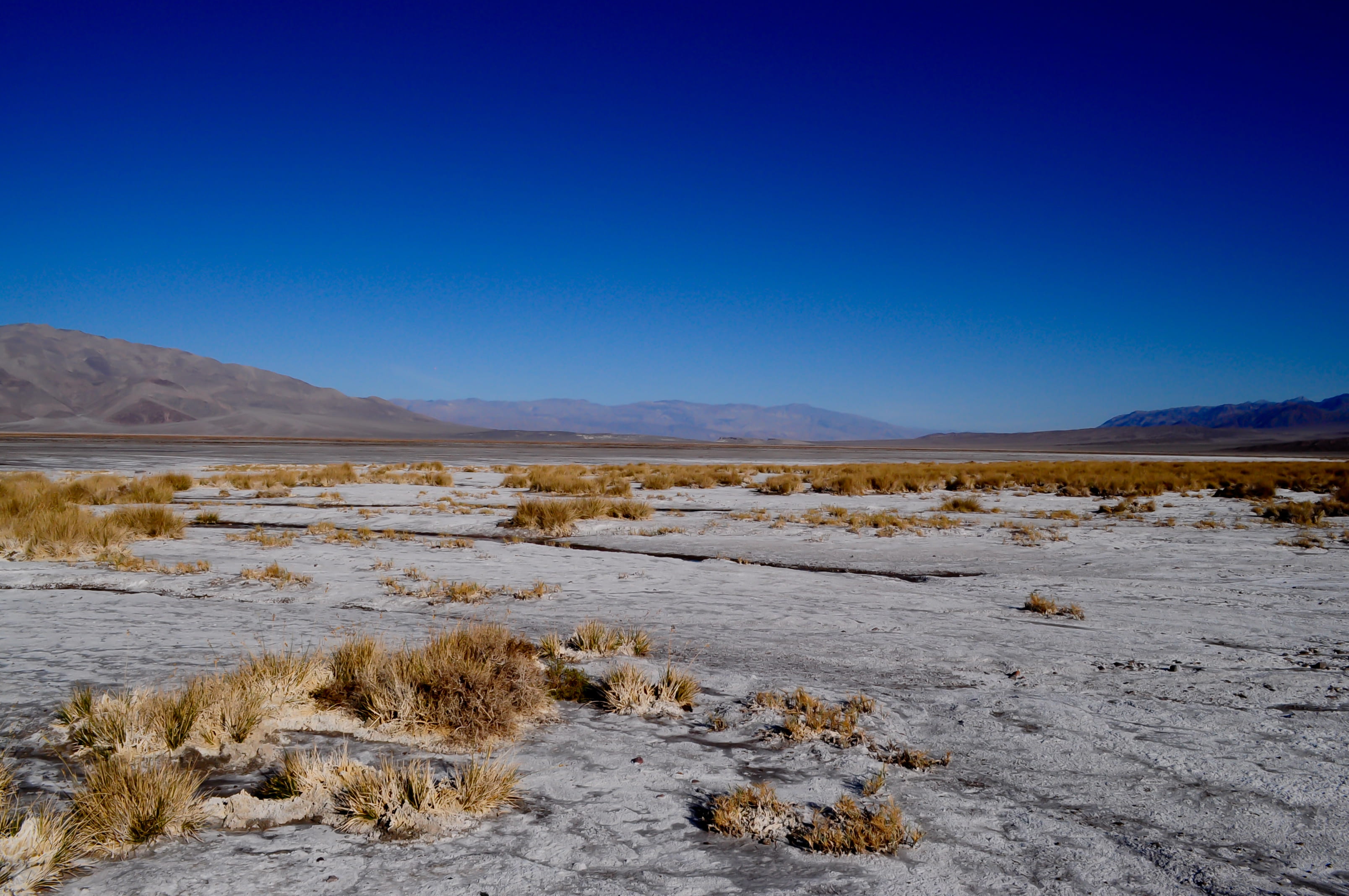 death valley, blue sky, remote, photo, 2K, горы, field, salt flat, no people, mountain range, dessert, sky, tranquil scene, небо, semi-arid, environment, HD Wallpaper