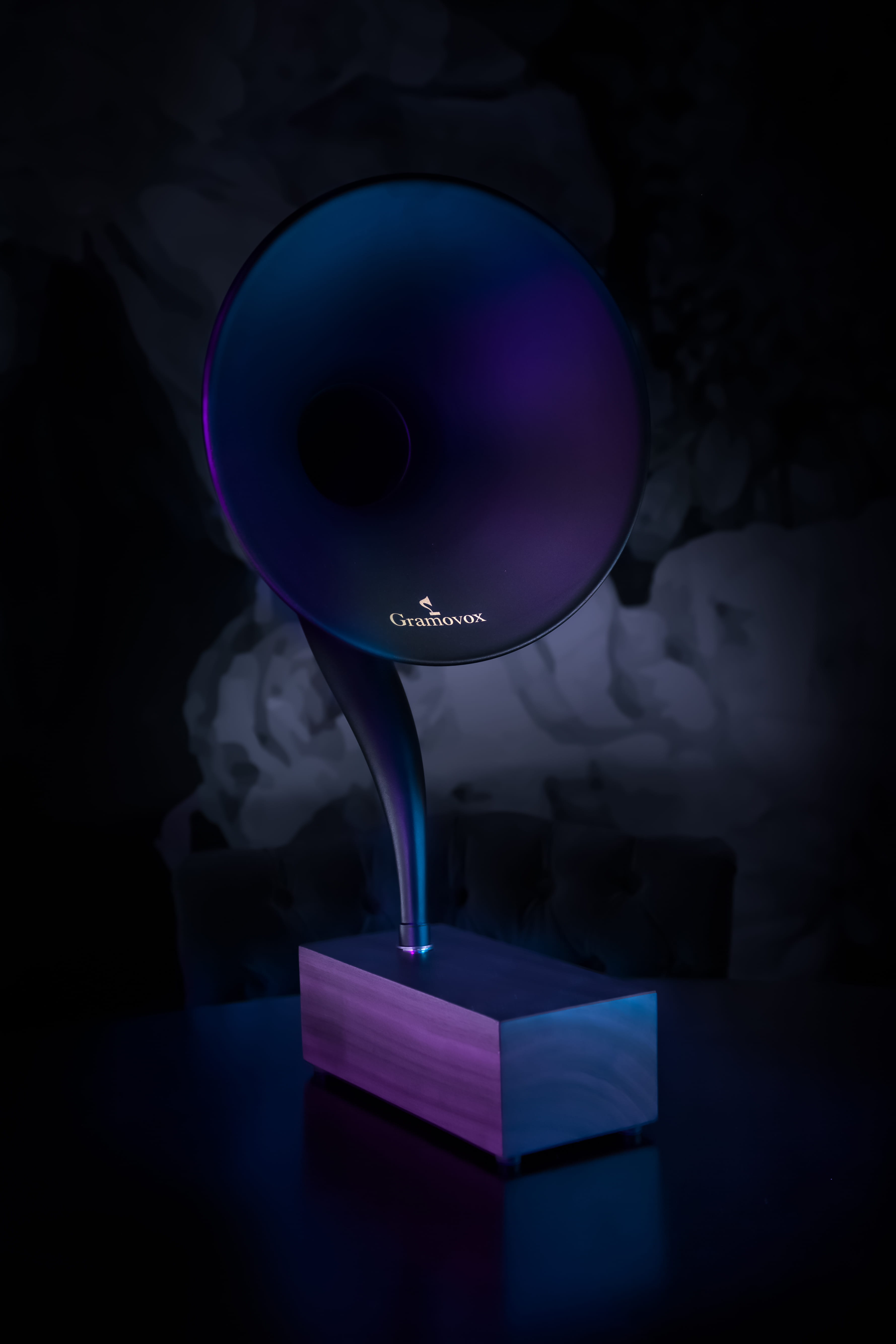 west hollywood, motion, single object, blue, table, purple, mid-air, transparent, vintage, science, shape, technology, multi colored, product, united states, Phone HD Wallpaper