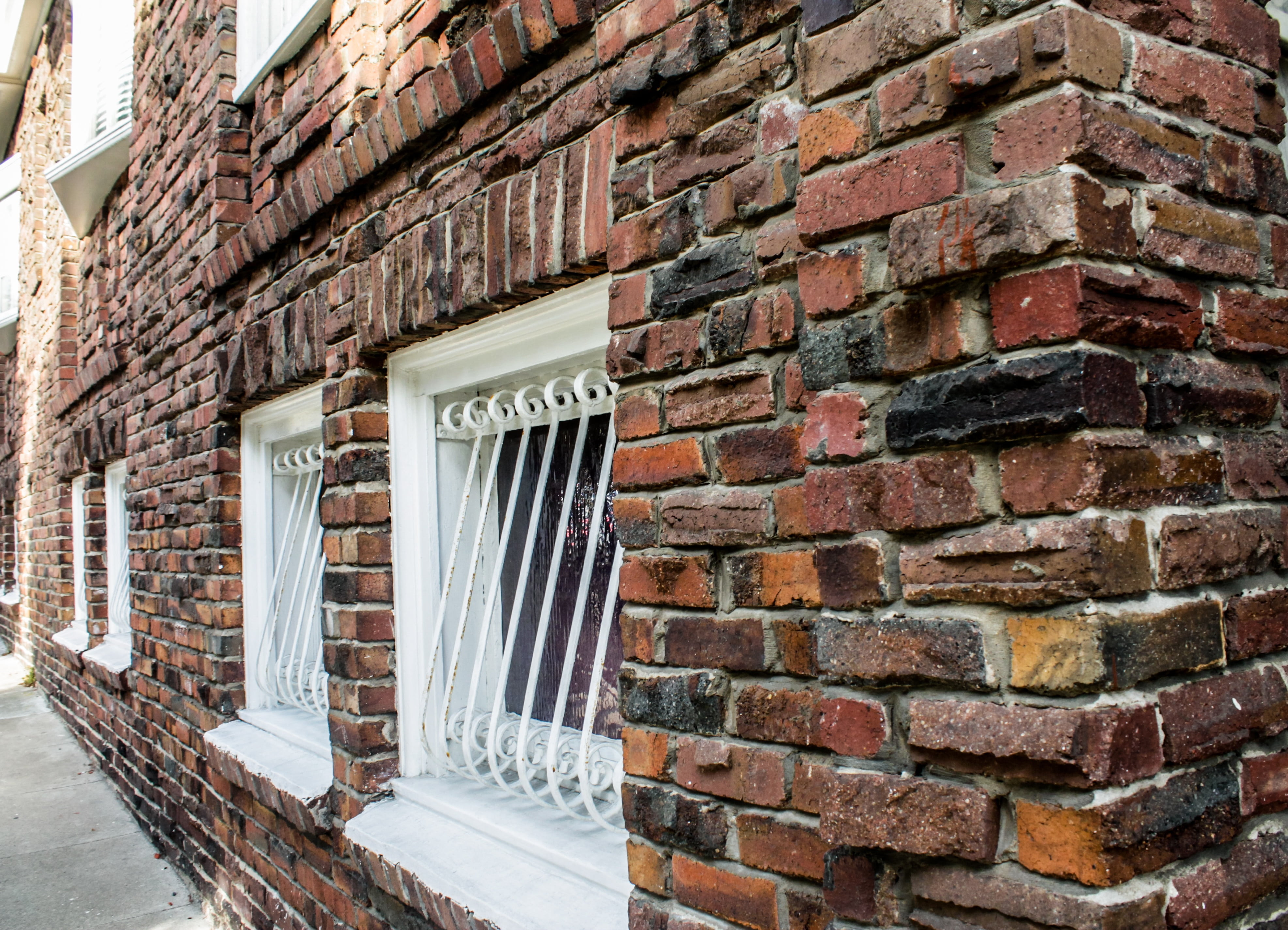 brickwork, design, white, brick, structure, style, residence, brick wall, building, no people, construction, built structure, row house, red, luxury, exterior, HD Wallpaper