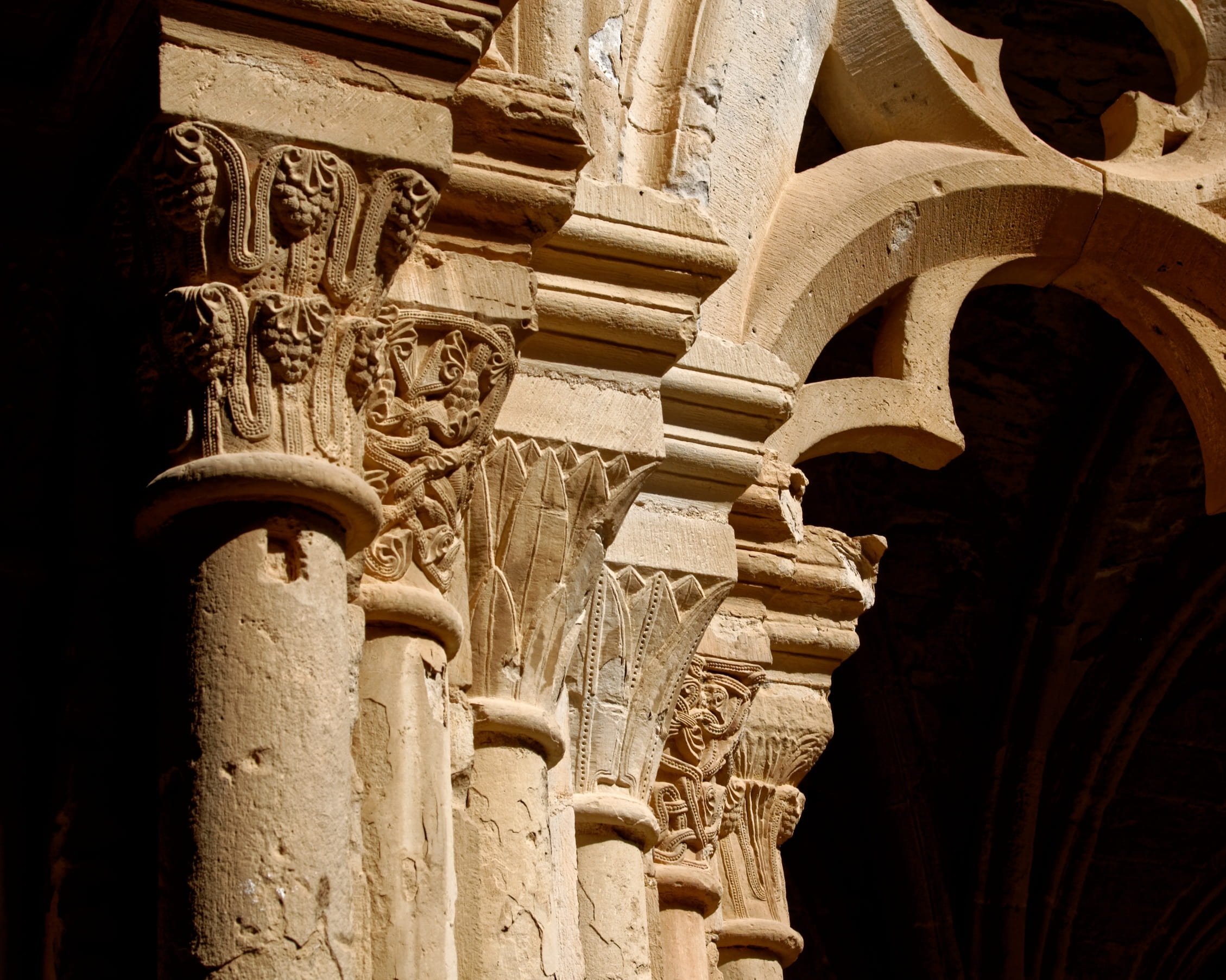pillar, art and craft, building exterior, archaeology, architectural column, belief, place of worship, rhaeto romanic, tarragona, cloister, built structure, HD Wallpaper