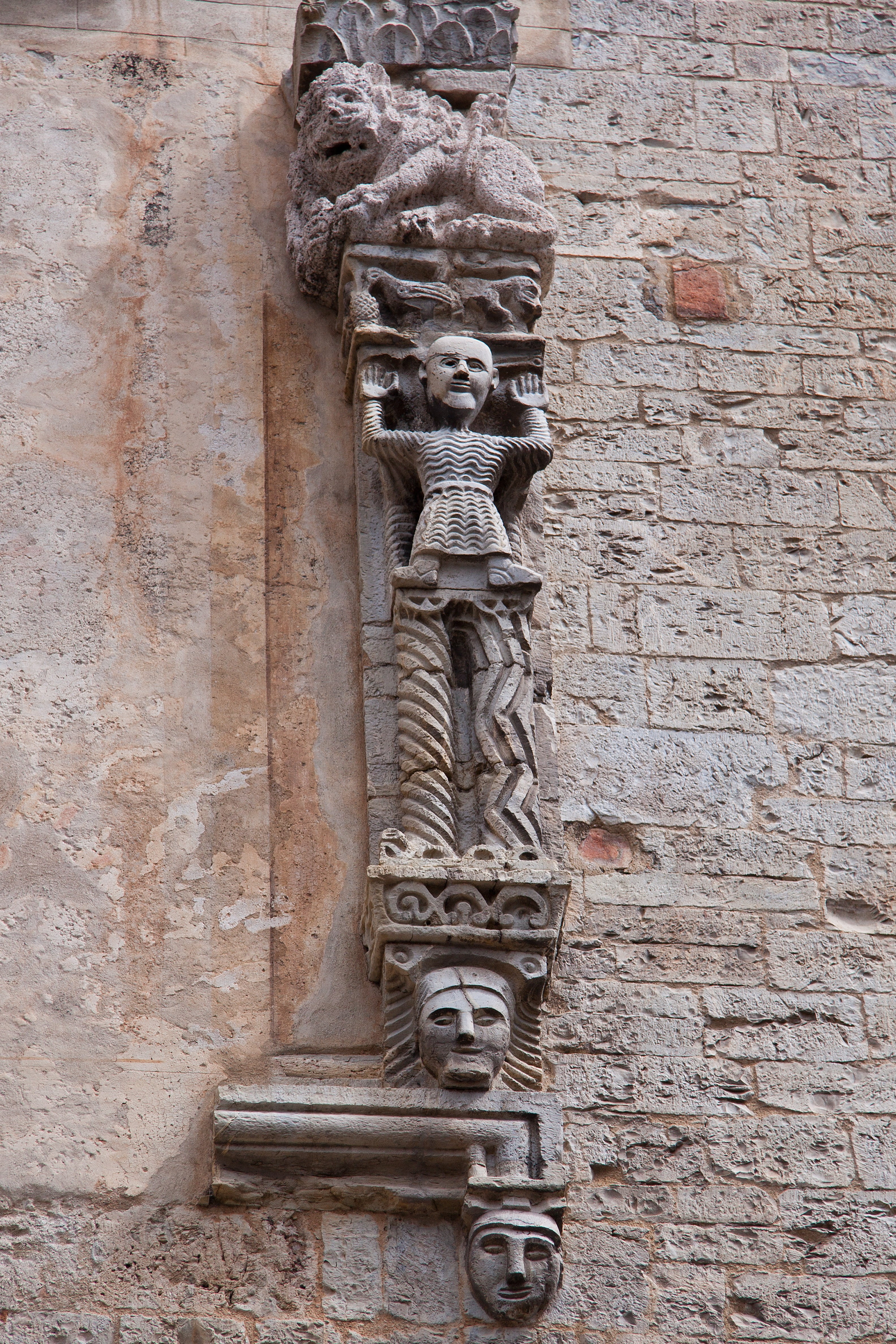 bas relief, architecture, representation, building, human, carving, 4K, statue, sculpture, no people, rhaeto romanic, facade, day, masks, wall, building exterior, Phone HD Wallpaper
