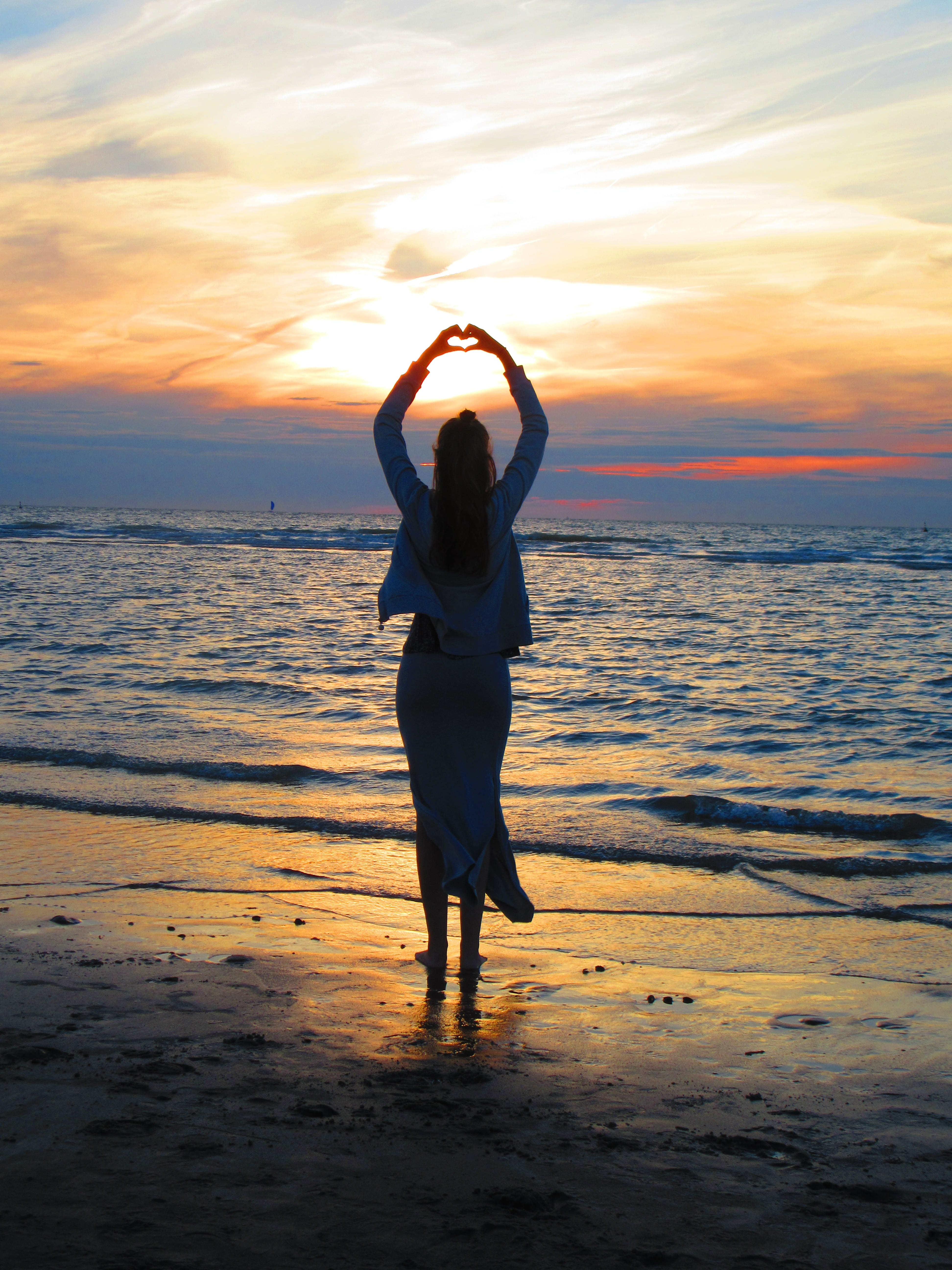 girl, orange color, leisure activity, luck, lifestyles, blue, woman, gesture, sun, beauty in nature, the heart of, silhouette, horizon over water, water, Phone HD Wallpaper