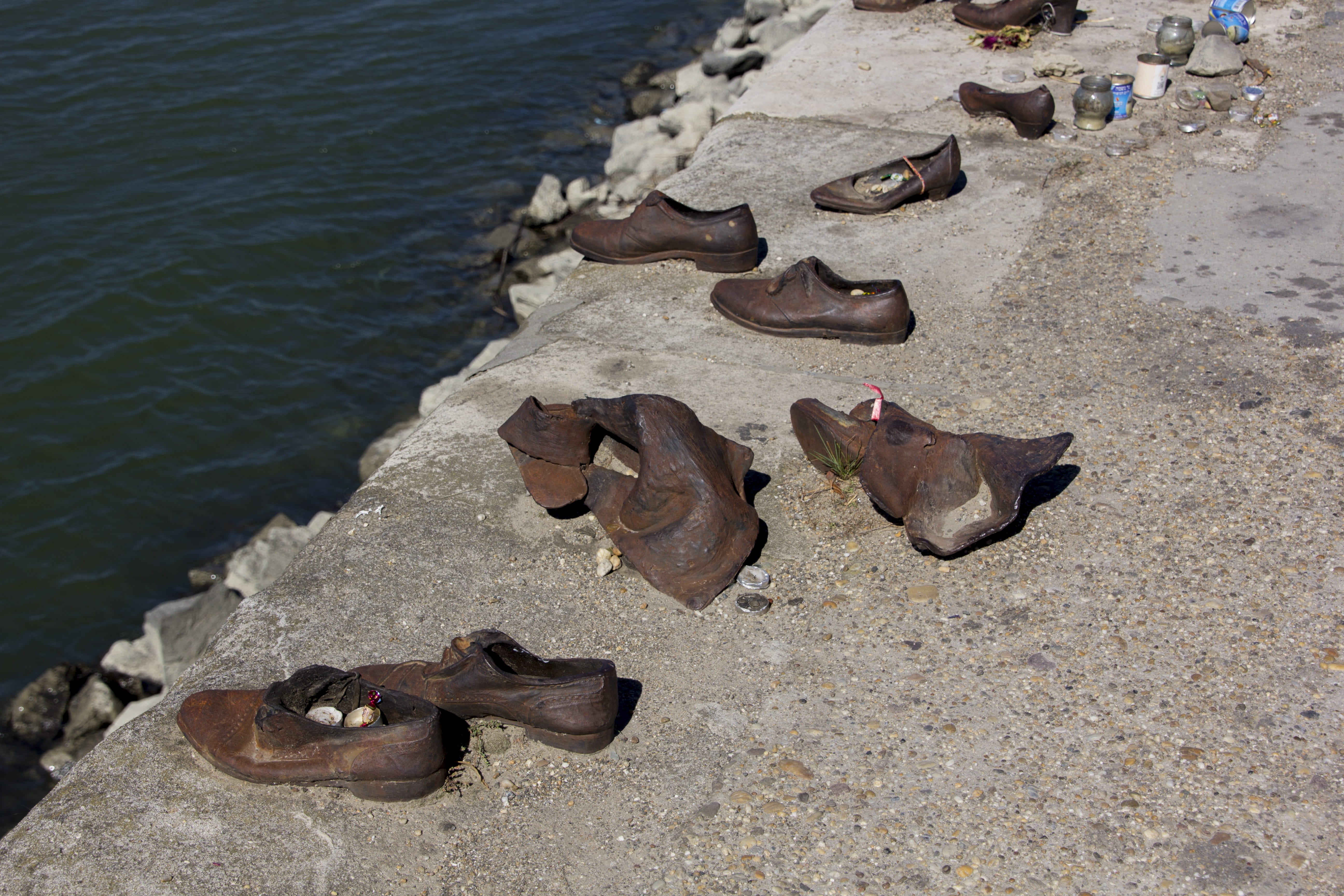 murder, 5K, beach, old, memorial, group of animals, day, land, animal themes, outdoors, history, world war, hungary, shoes, no people, jews, sea, concrete, HD Wallpaper