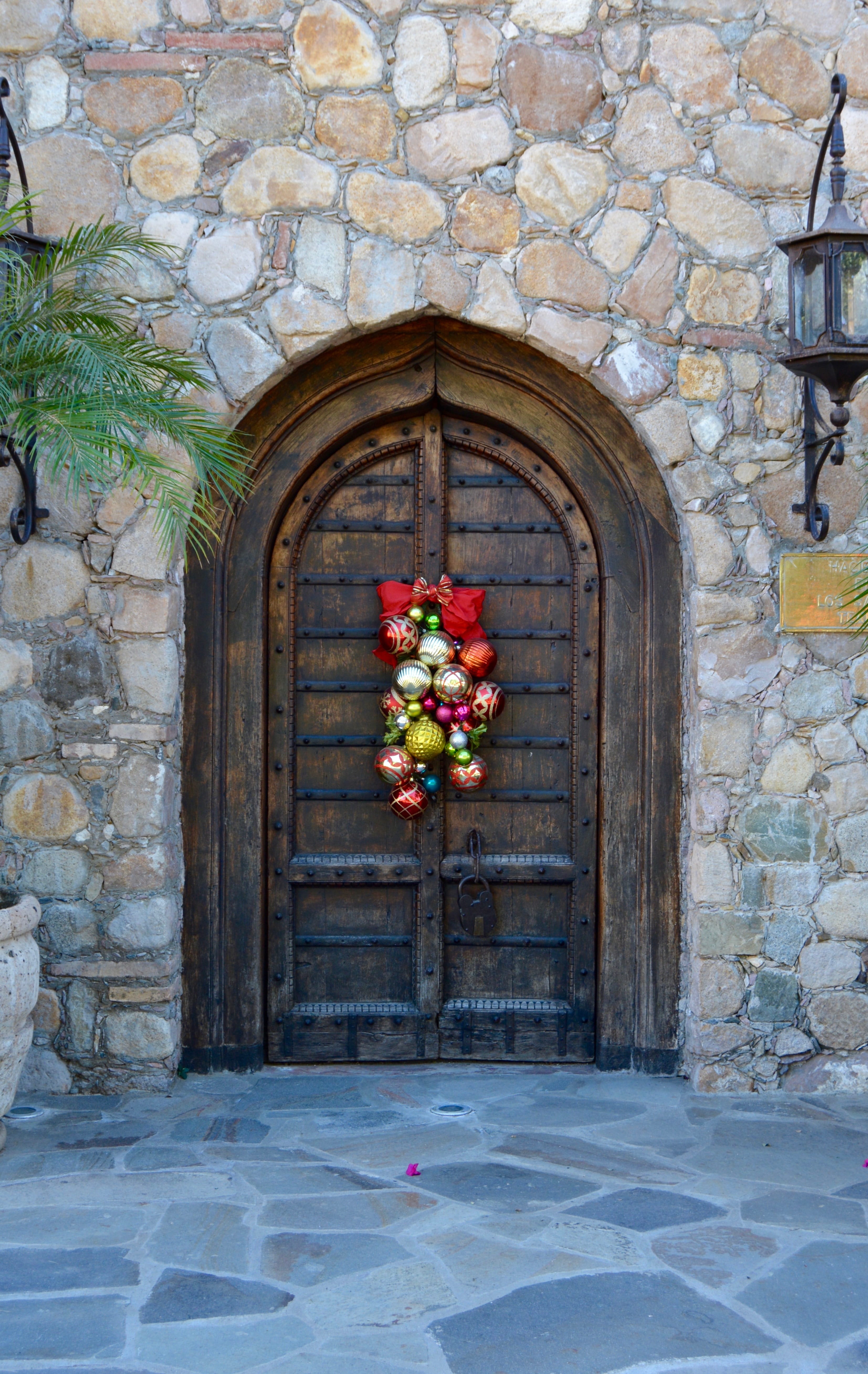 building Exterior, outdoors, wreath, no people, stone Material, plant, Door, nature, input, colonial, wall, europe, building, Boutique Hotel, Mexico, day, Phone HD Wallpaper