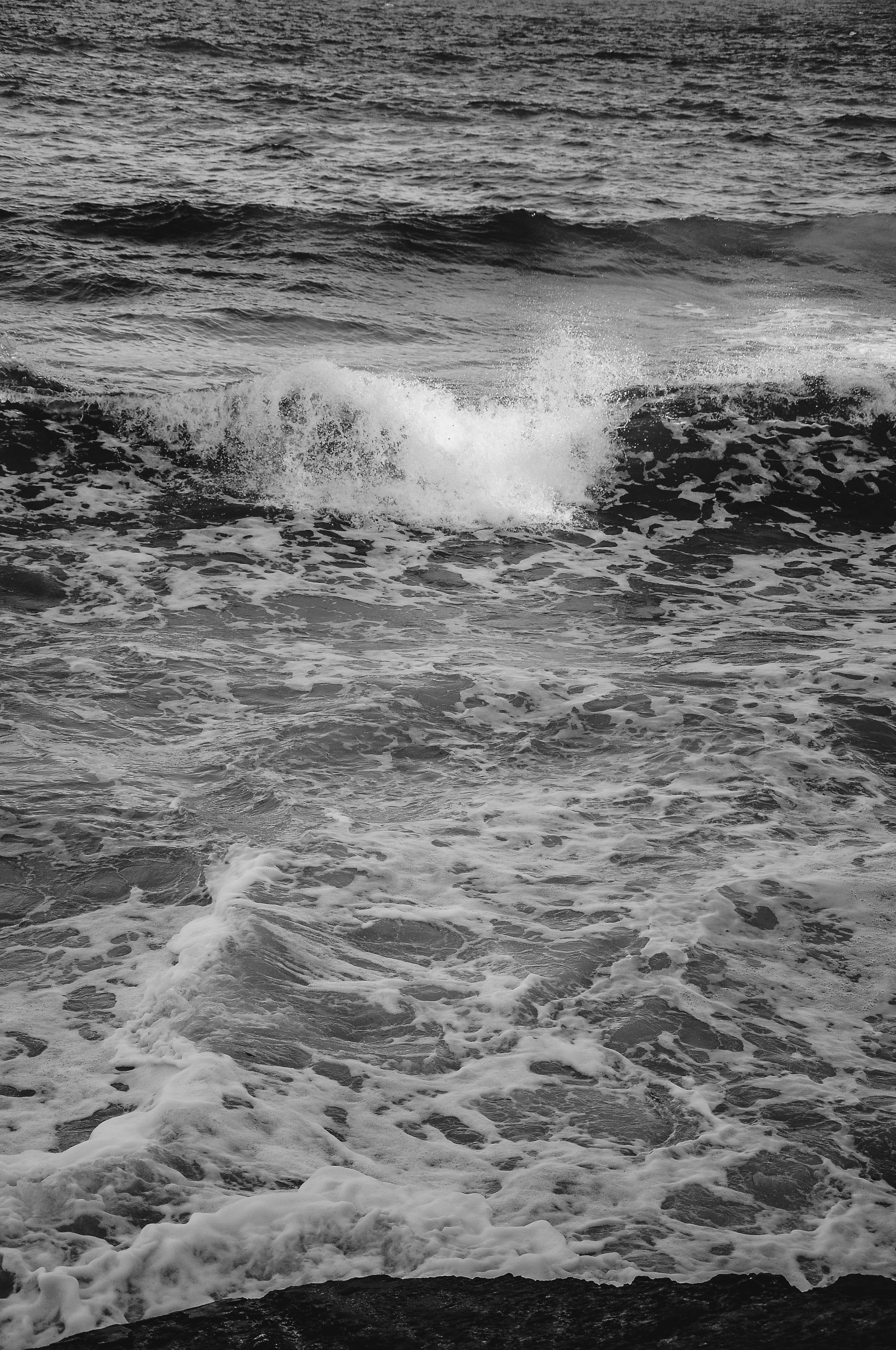wave, scenics - nature, outdoors, 4K, foam, breaking, power, motion, power in nature, nature, waves, surfing, black and white, sea, ocean, b and w, water, Phone HD Wallpaper