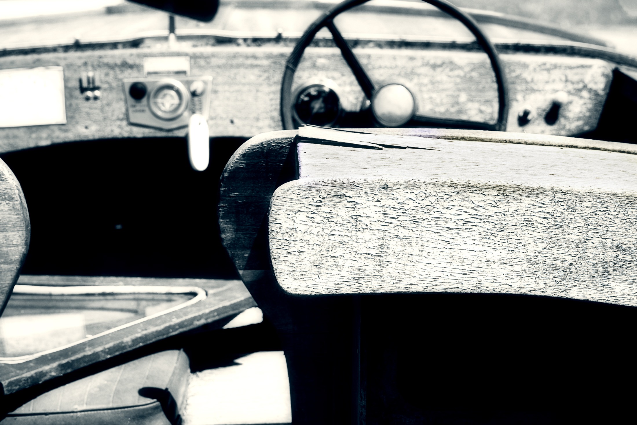seat, sunlight, obsolete, cruisers, outdoors, old-fashioned, day, no people, boat, crackled, motor vehicle, retro Styled, mode of transportation, transportation, HD Wallpaper