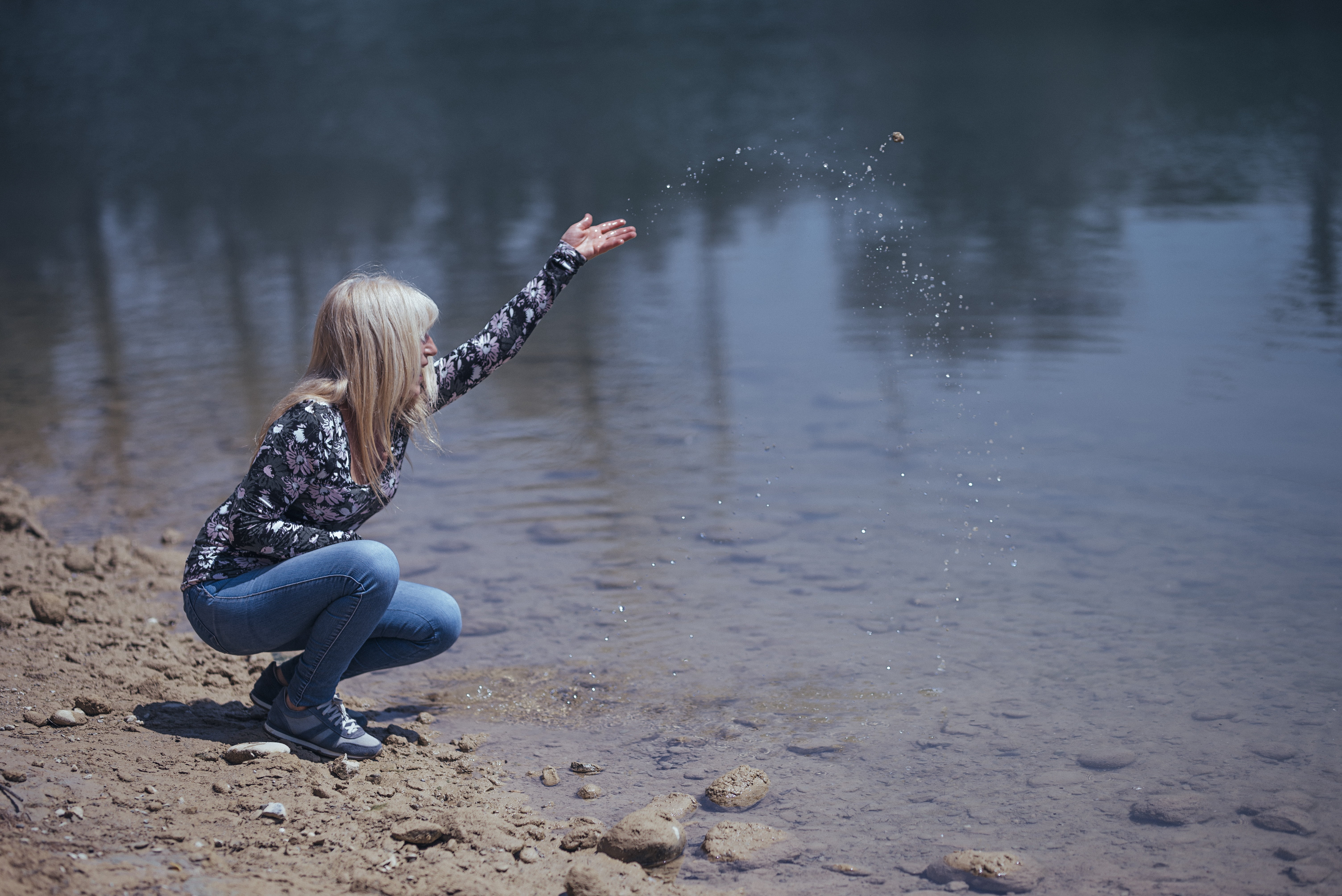 outdoors, model, body, woman, sea, adult, trees, summer, near, reservoir, blonde, kneel, playing, full length, stick - plant part, green, lake, relaxation, HD Wallpaper