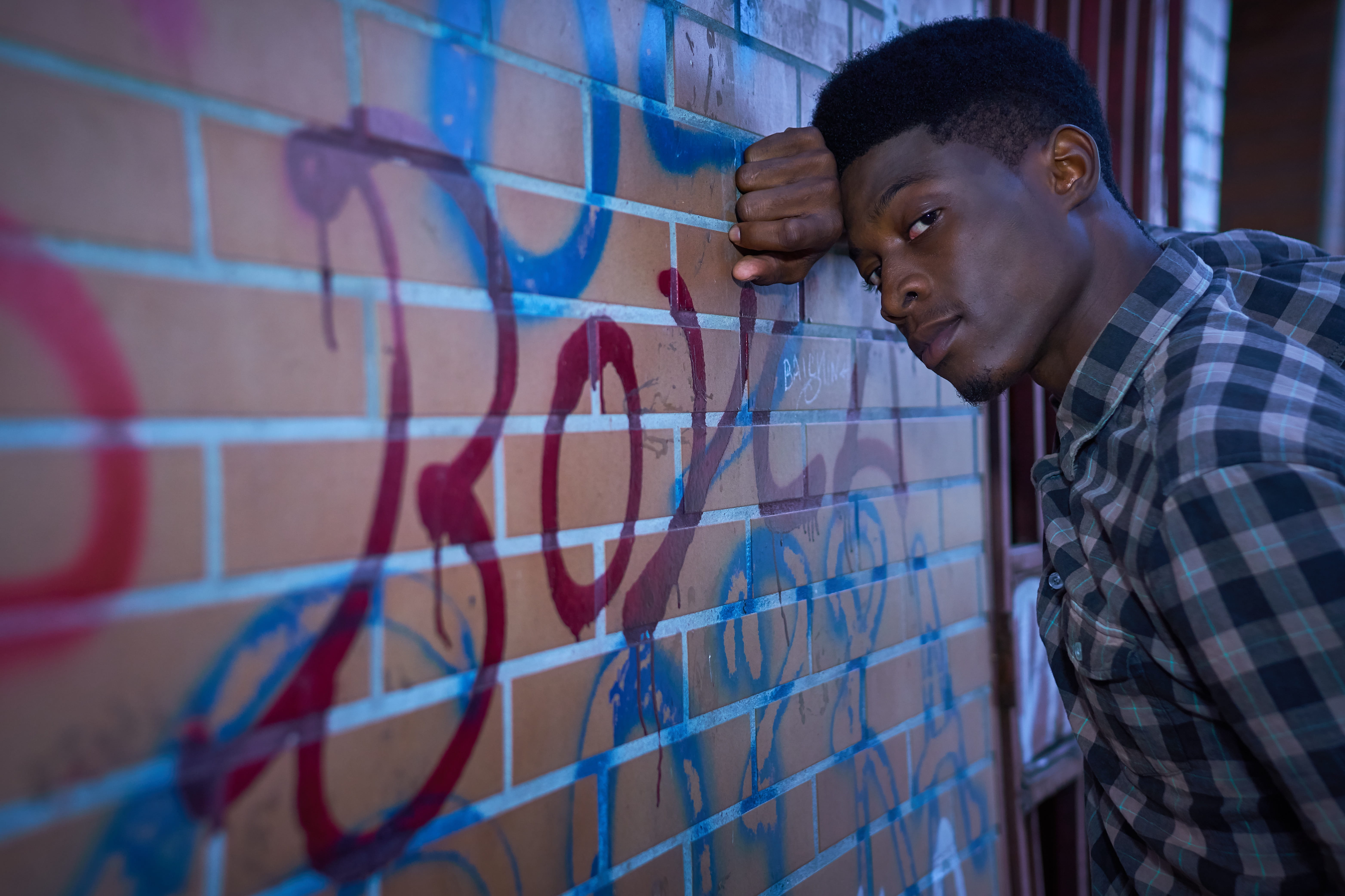 males, brick, look at the angolan, wall - building feature, spray paint, person, creativity, adult, looking, Luke, one Man Only, standing, people, young men, HD Wallpaper