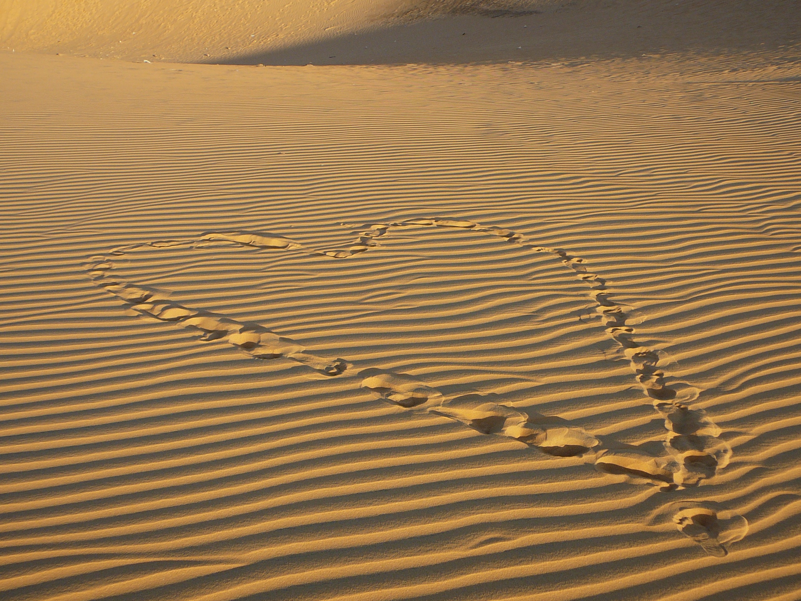 day, sand, beauty in nature, no people, atmospheric, high angle view, natural pattern, tranquil scene, 2K, pattern, desert, nature, scenics - nature, heart, HD Wallpaper