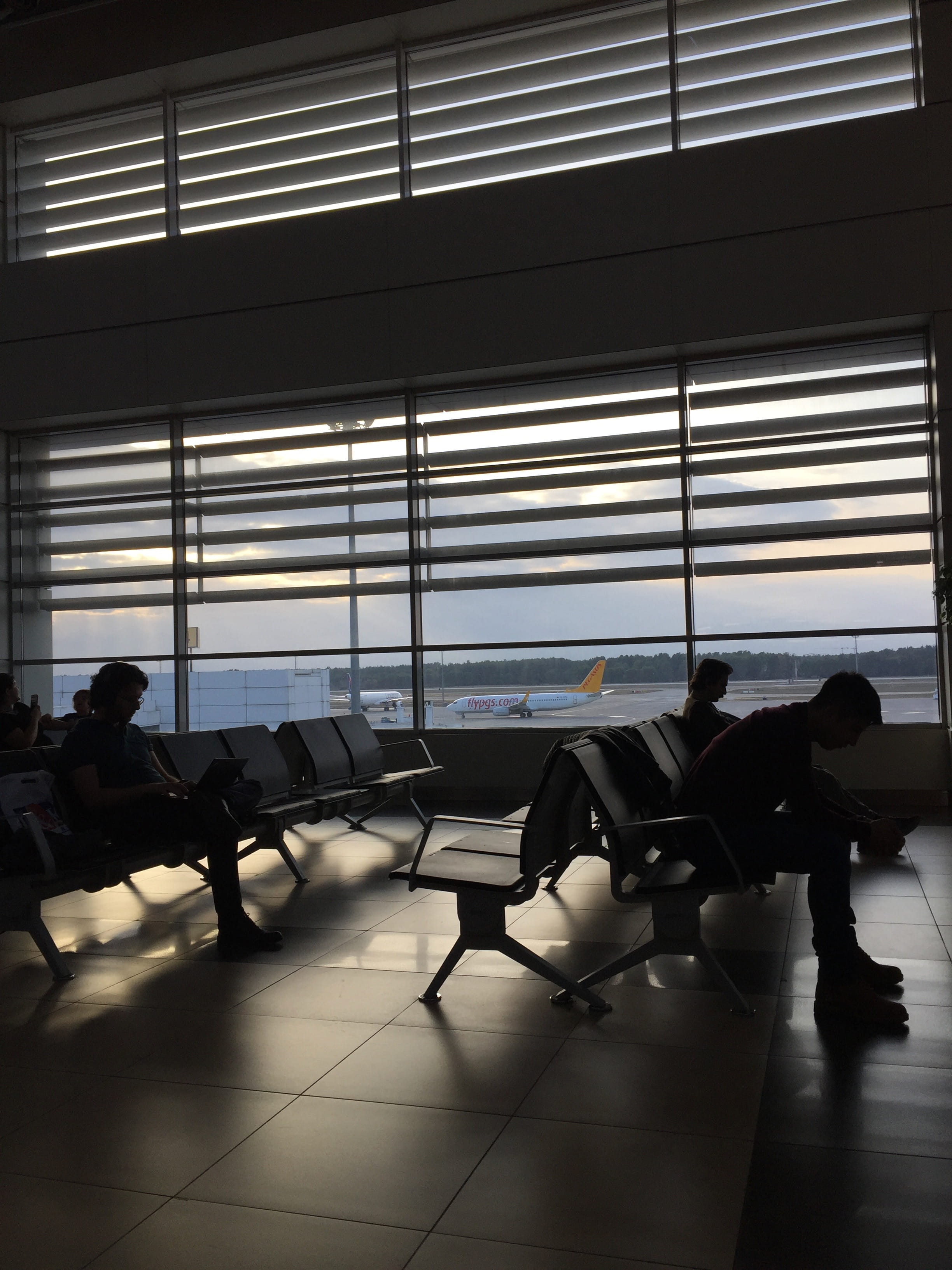 adult, seat, women, fly, mode of transportation, airport, chair, wait, sabiha gokcen international airport, airport departure area, airport terminal, waiting, Phone HD Wallpaper