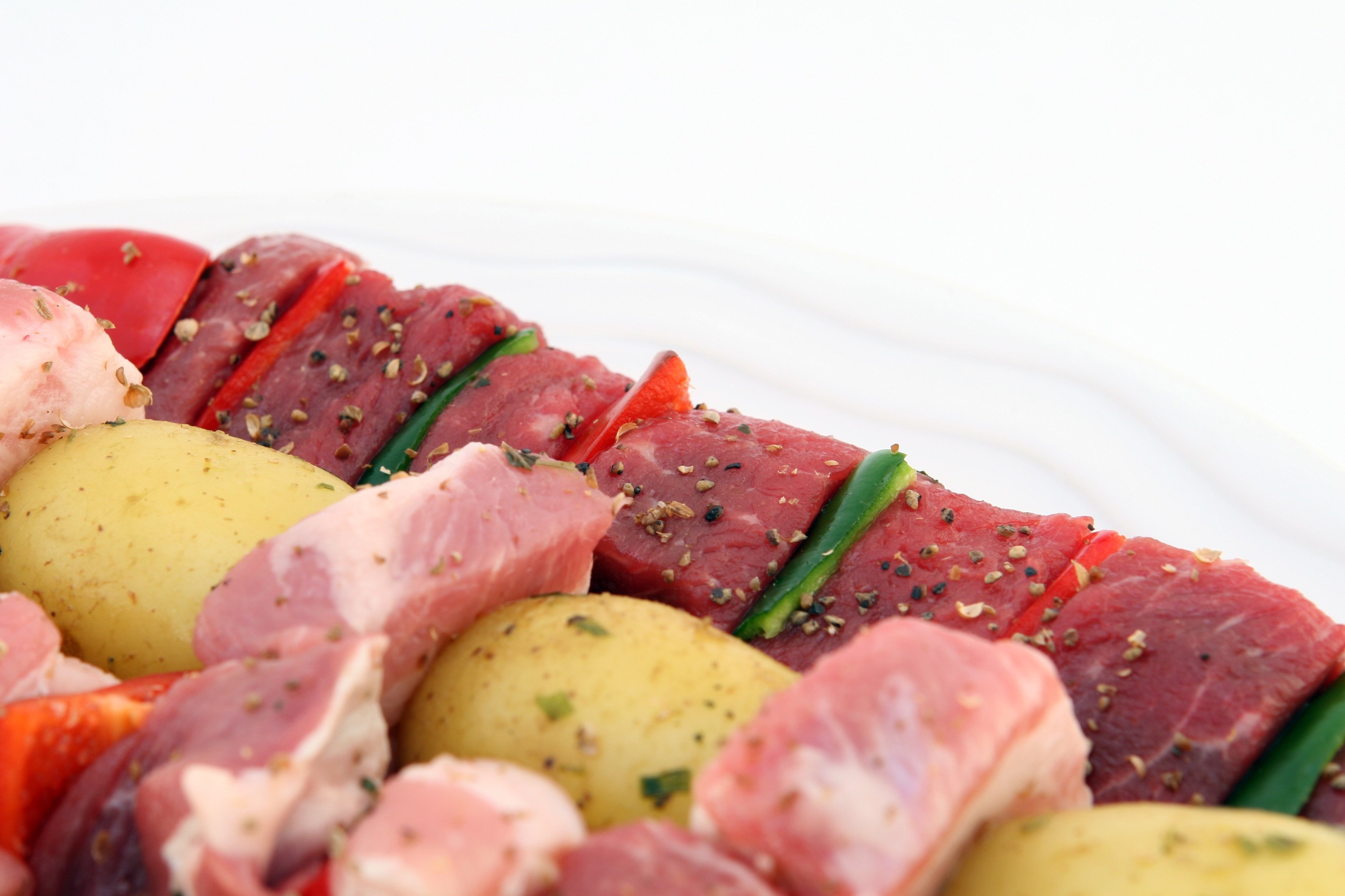food and drink, cuisine, pepper, selective focus, skewers, 2K, still life, cholesterol, skewered, ready-to-eat, barbeque, copy space, restaurant, red, HD Wallpaper
