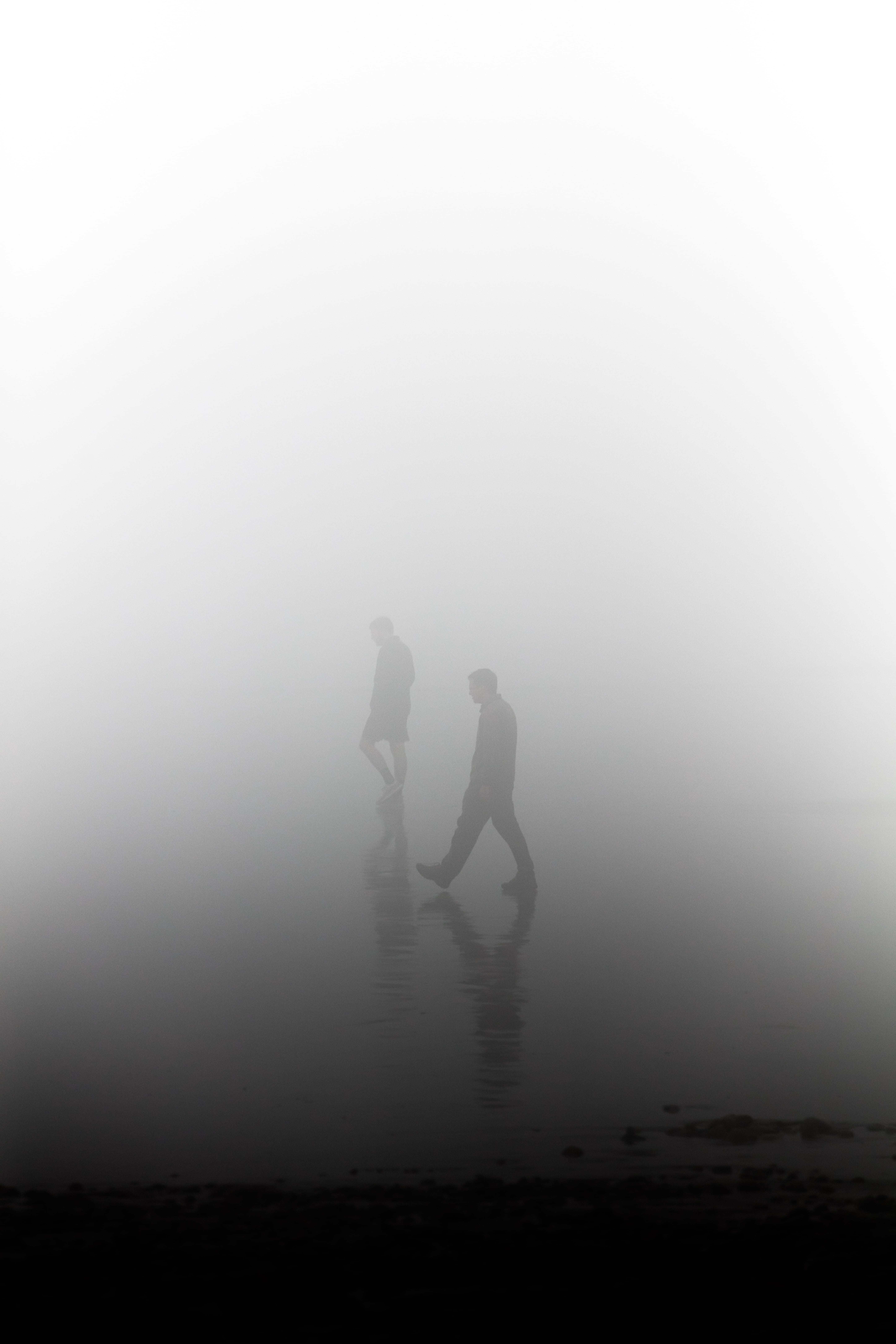 fog, shadow, sky, success, ideas, black and white, back Lit, man, nature, outdoors, person, silhouette, ocean, adult, businessman, one Person, sunset, shore, Phone HD Wallpaper