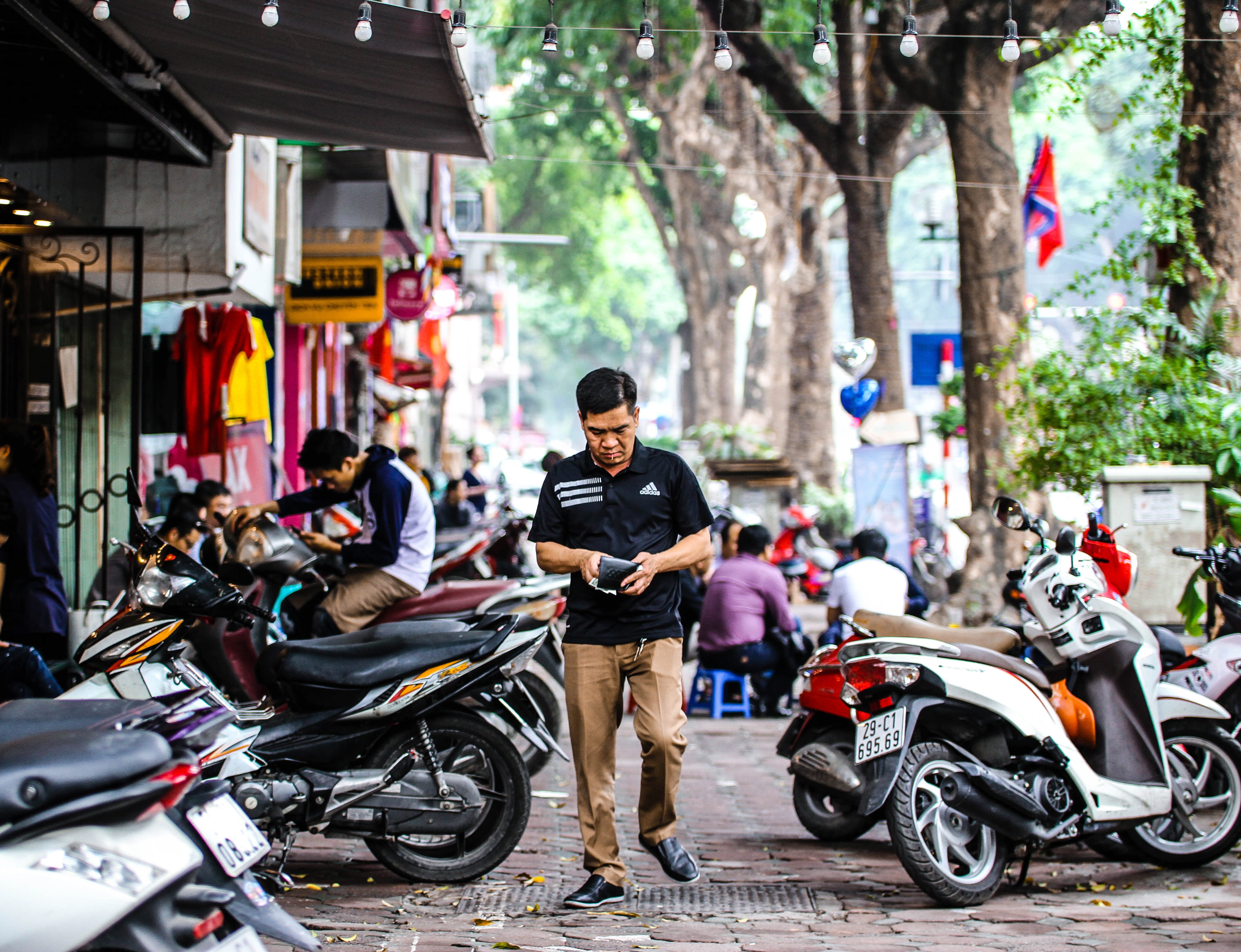 real people, city, casual clothing, bankrupt, wallet, 5K, money, life, land vehicle, street, outdoors, lifestyles, crash helmet, motorcycle, men, one person, HD Wallpaper