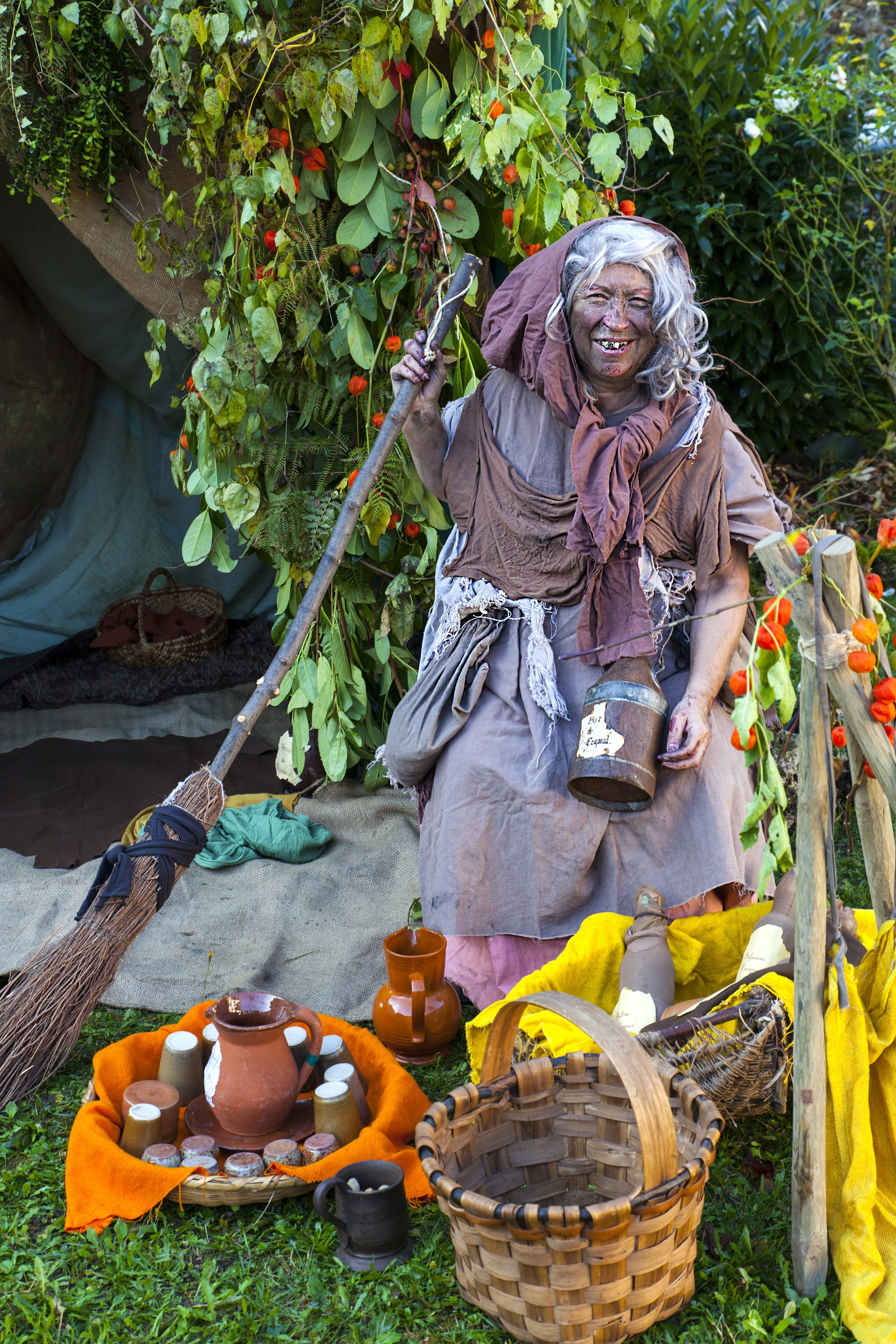 famine, craft, Old Woman, Beggar, food, Witch, 5K, food and drink, adult, full length, poverty, Person, outdoors, women, basket, container, clothing, art and craft, Phone HD Wallpaper