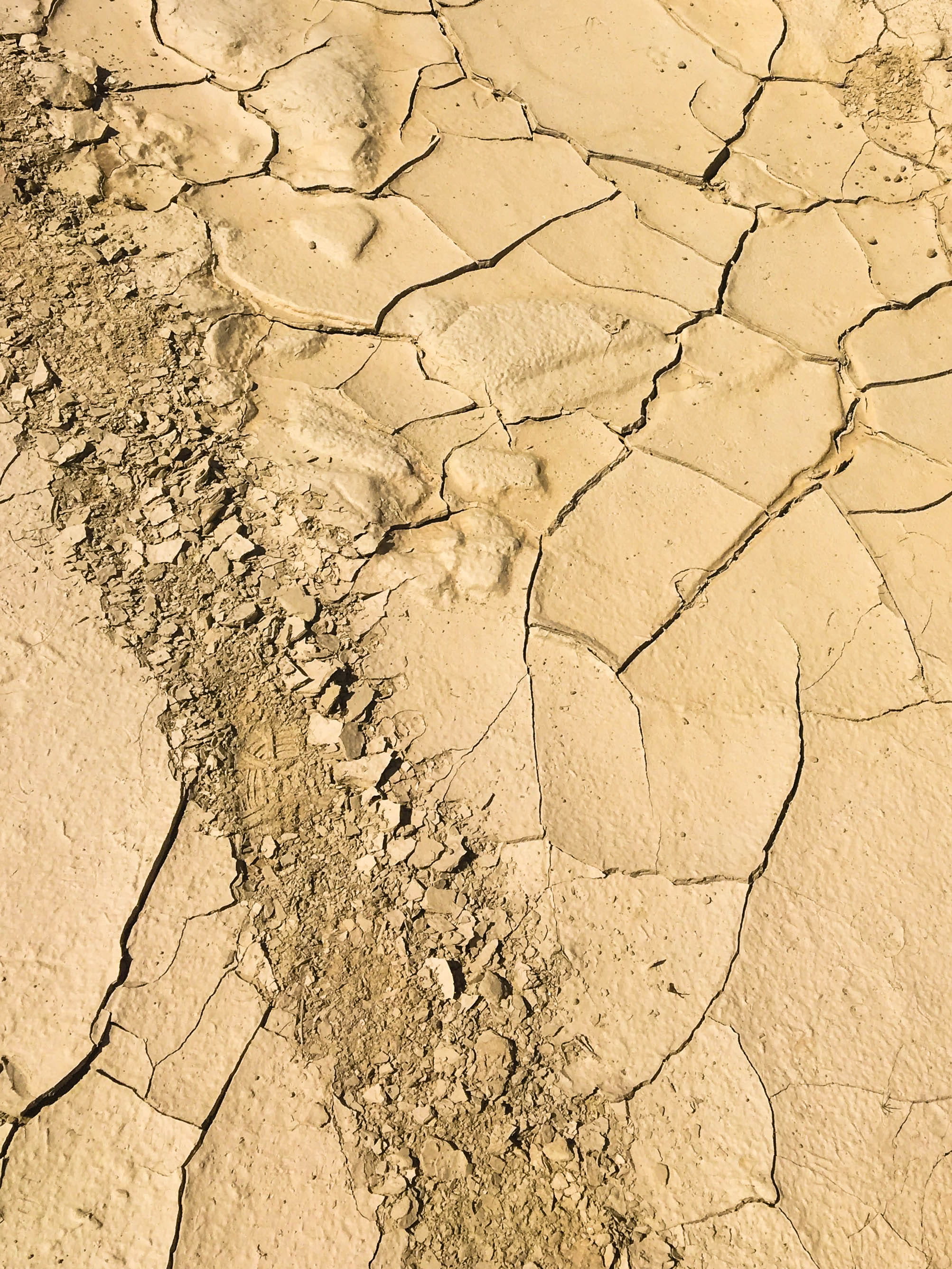 damaged, desert, cracked, heat - Temperature, monochrome, extreme Terrain, summer, backgrounds, dirt, ground, textured, yellow, pattern, natural Disaster, Phone HD Wallpaper