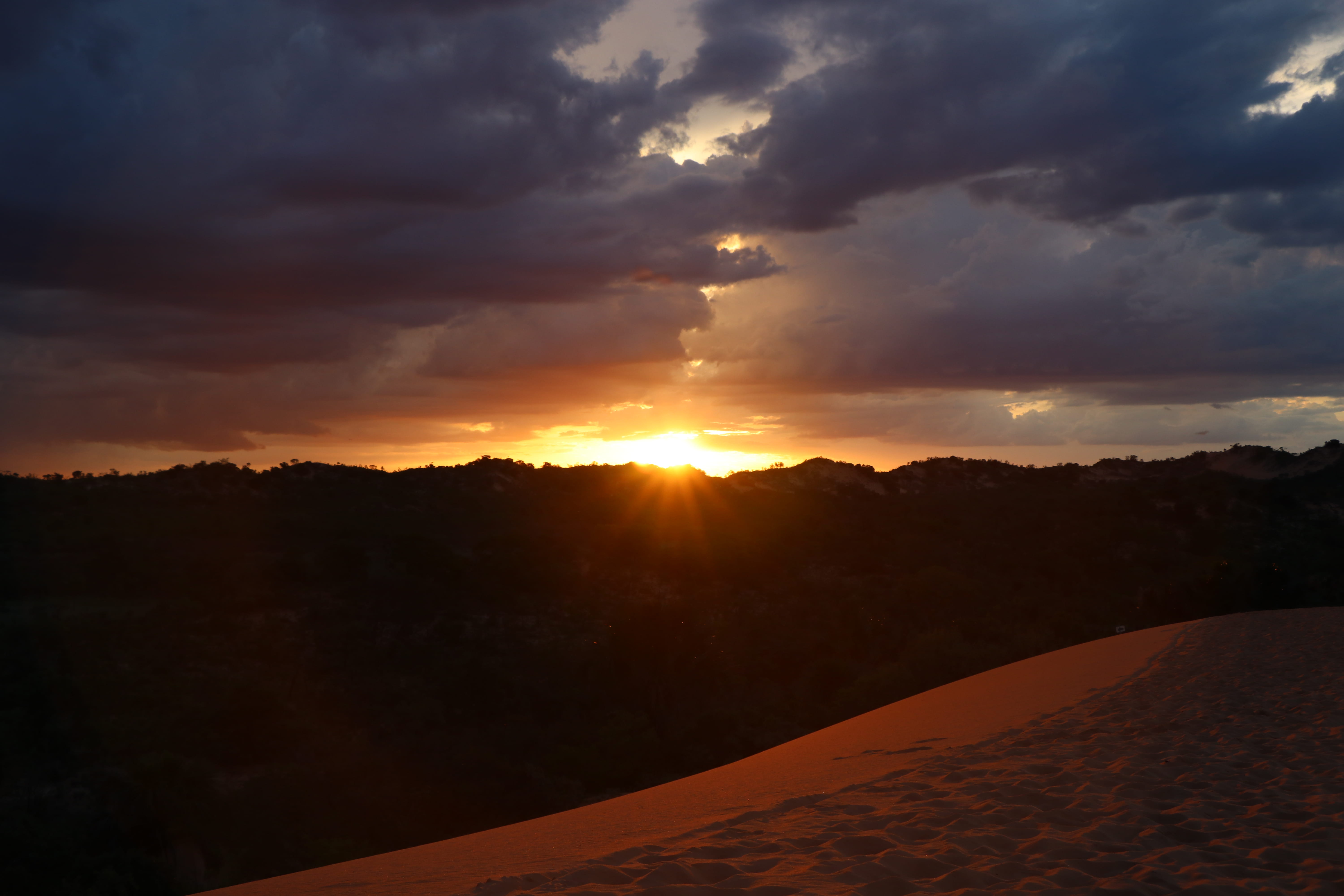 tranquility, silhouette, non-urban scene, landscape, desert, dune, sand, red clouds, background, mountain, sunlight, sky, no people, light, cloud - sky, HD Wallpaper