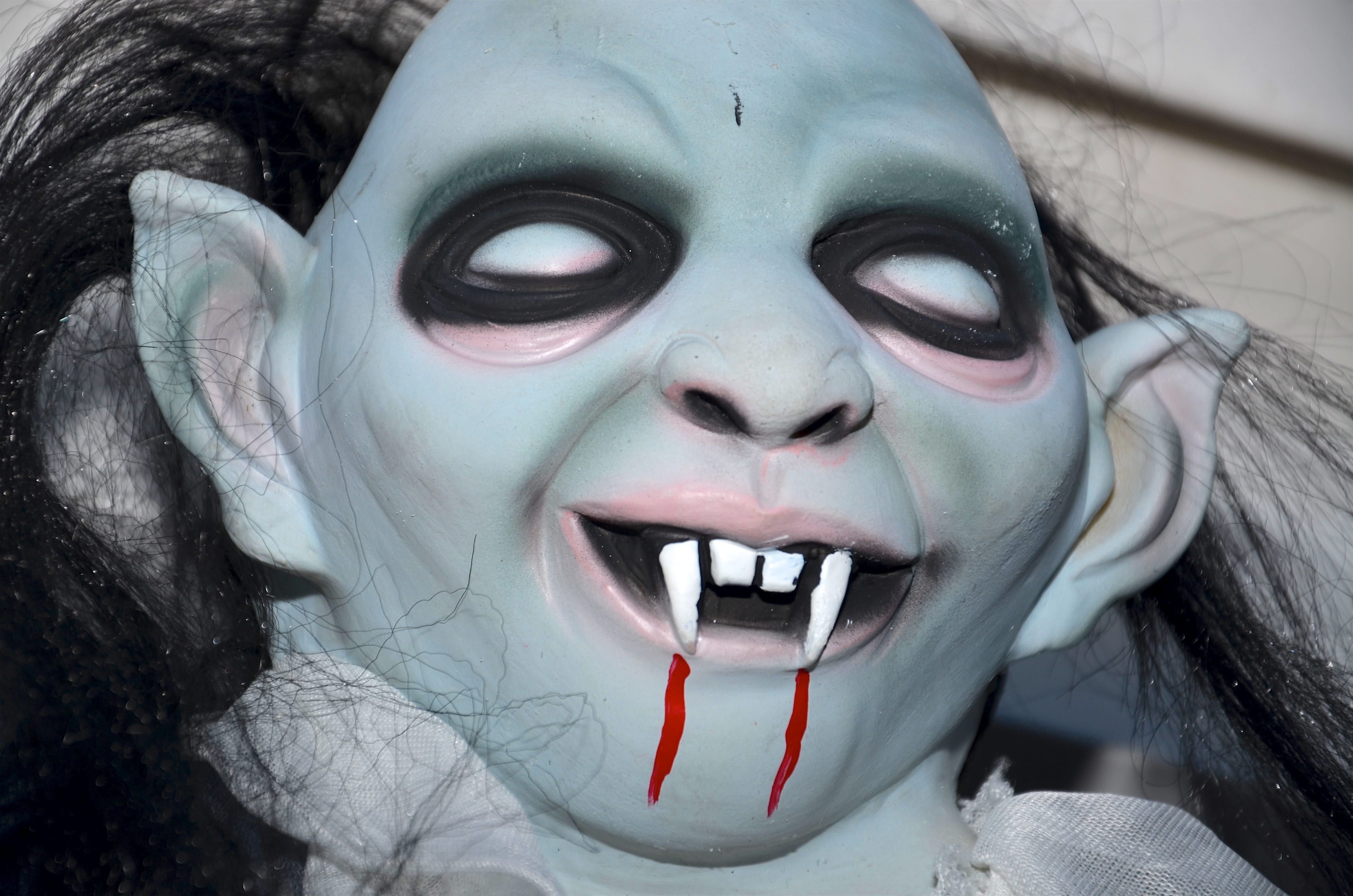 fear, bizarre, horror scary, human teeth, one person, looking at camera, make-up, monster - fictional character, face, paint, emotion, demon - fictional character, HD Wallpaper