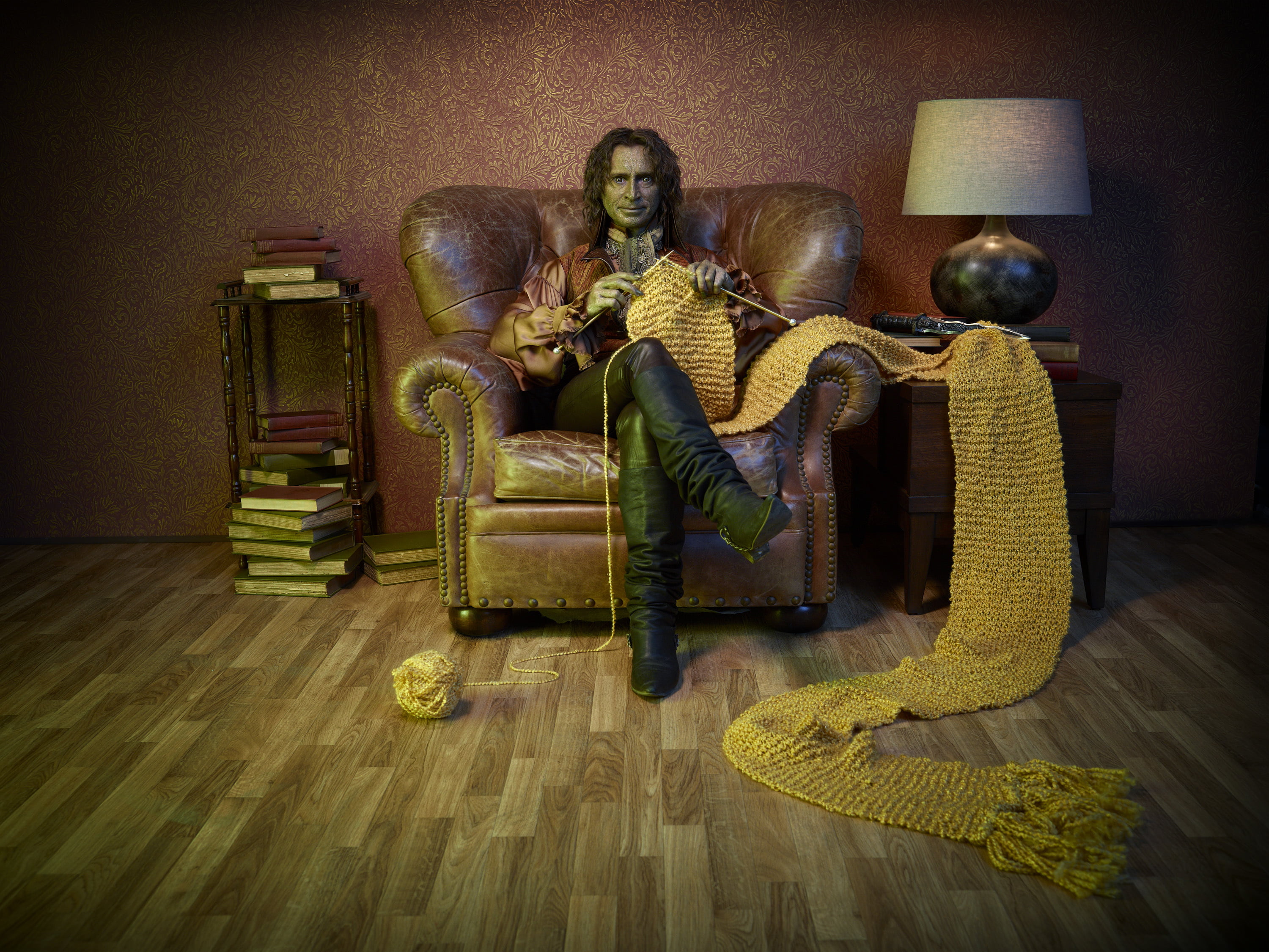 one Person, people, s, men, living Room, black, yellow, chair, mr gold, robert carlyle, domestic life, humor, domestic Room, indoors, cozy, arts culture and entertainment, HD Wallpaper